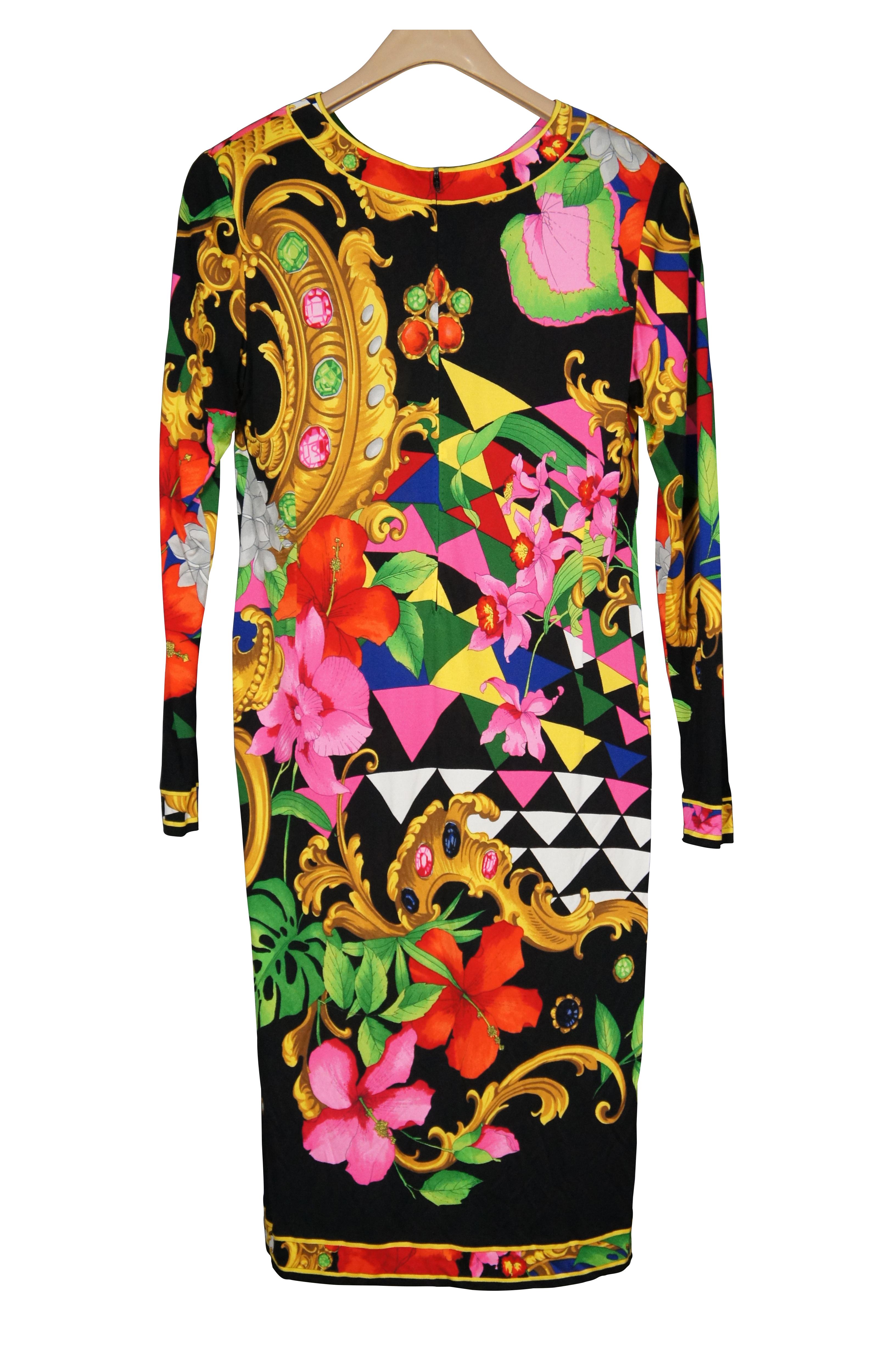 Vintage 1980s Leonard Paris Jersey Mikado silk long sleeve dress featuring a floral design of exotic flowers / foliage, checkerboard and golden foilate. Partial zip closure at back.


Size 2 / Shoulders – 16” / Arm Length – 24.5” / Chest – 32” /