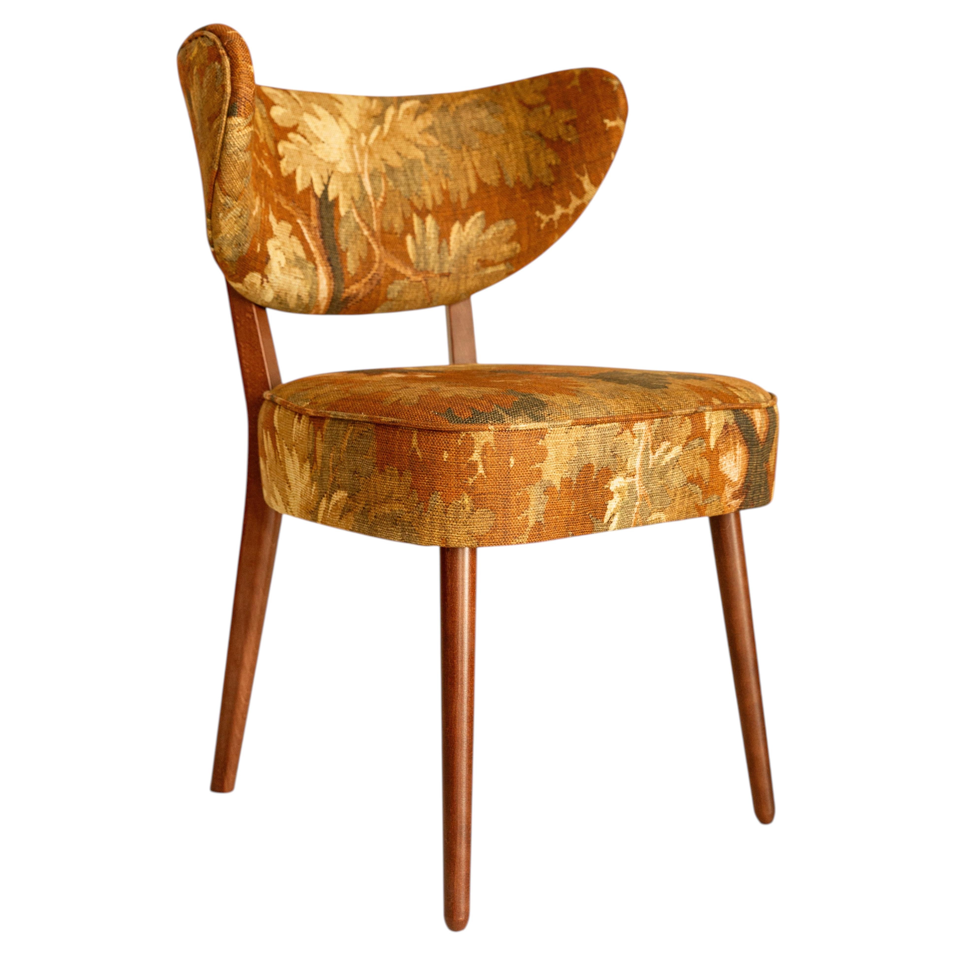 Vintola Dining Chair, Schwarzwald Linen - Dedar, Walnut Wood, Vintola Studio For Sale