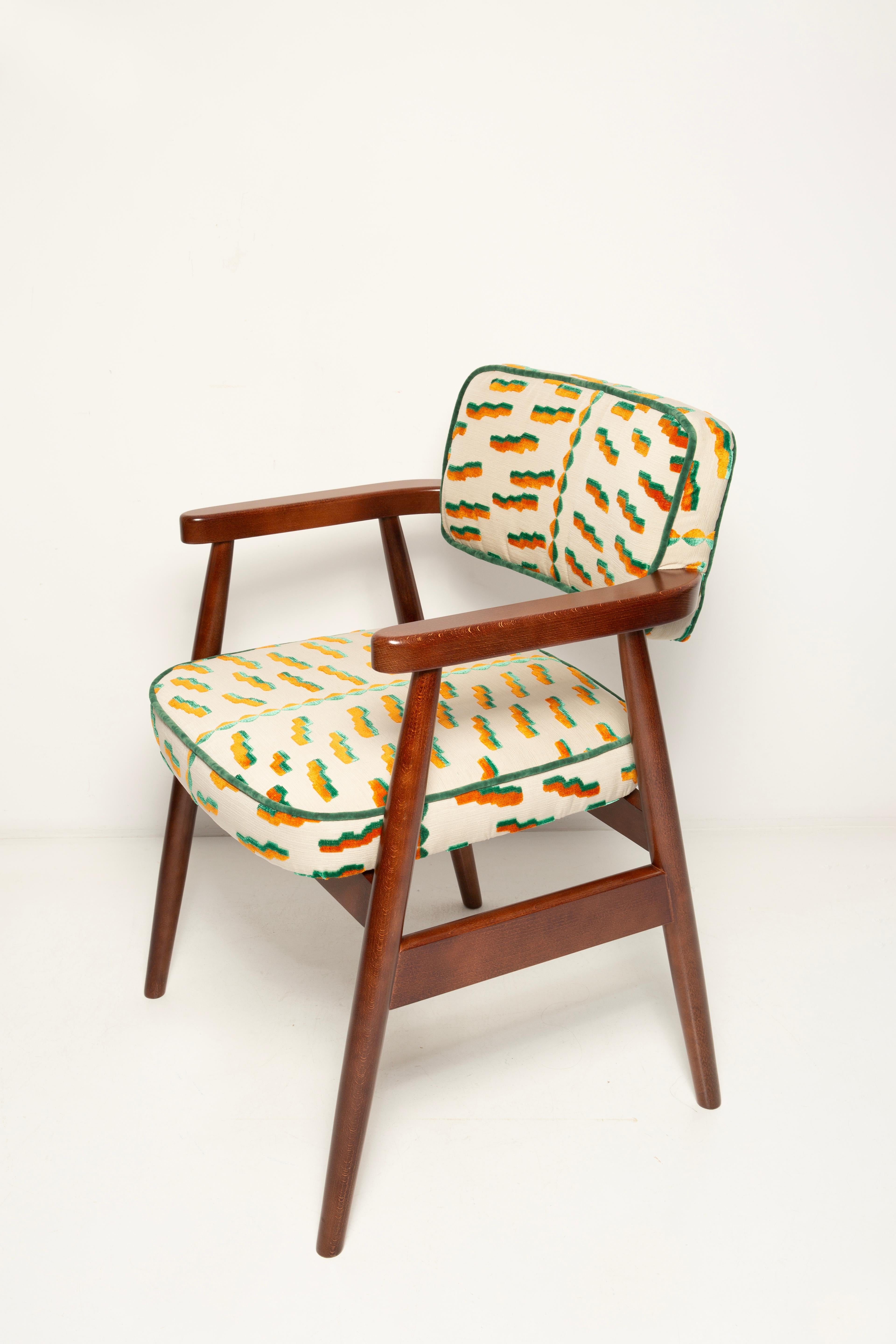 Vintola Studio Silla de Comedor Clásica, Terciopelo Jacquard Tiger Beat Dedar, Europa. en Nuevo estado para la venta en 05-080 Hornowek, PL