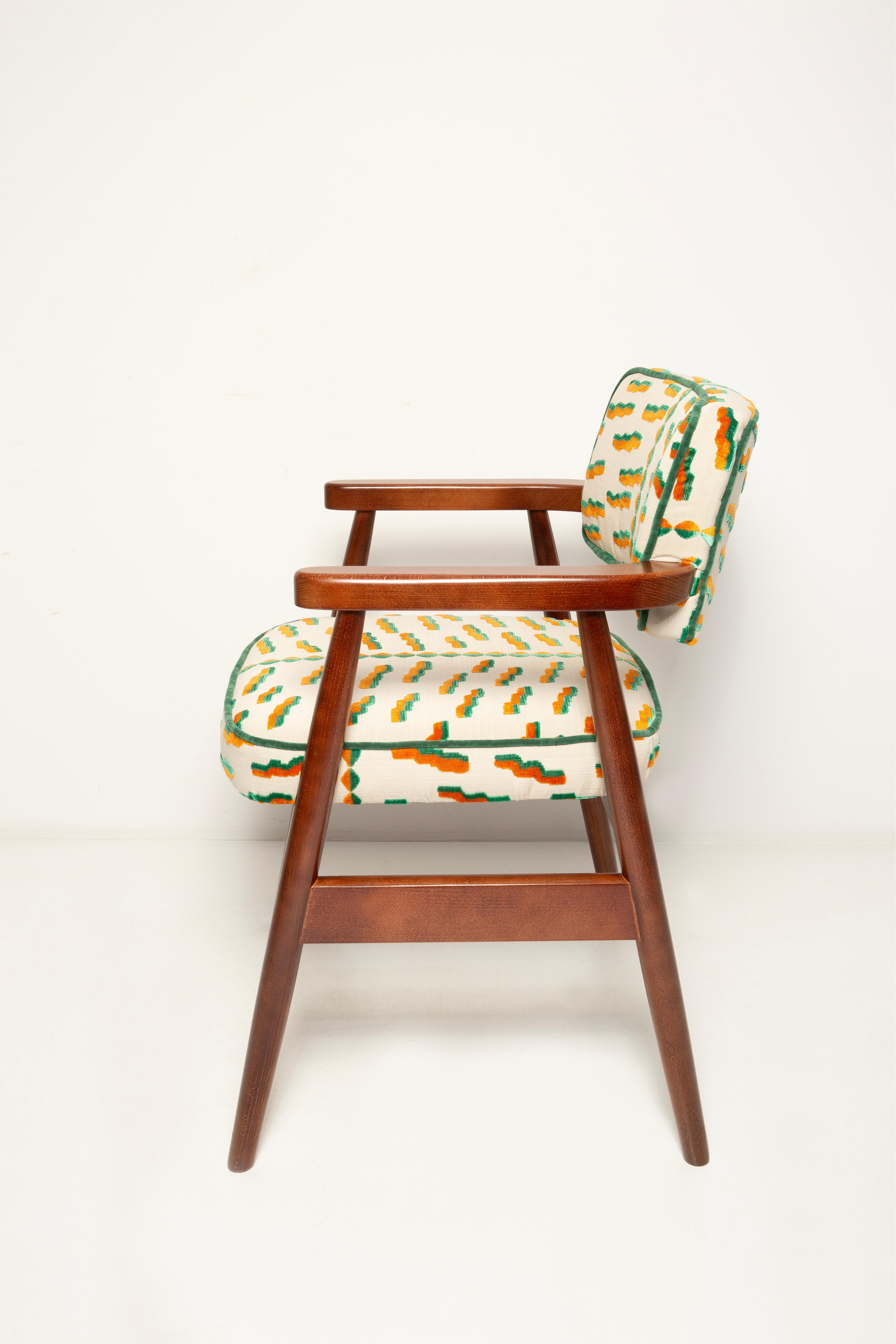 Vintola Studio Silla de Comedor Clásica, Terciopelo Jacquard Tiger Beat Dedar, Europa. Siglo XXI y contemporáneo en venta
