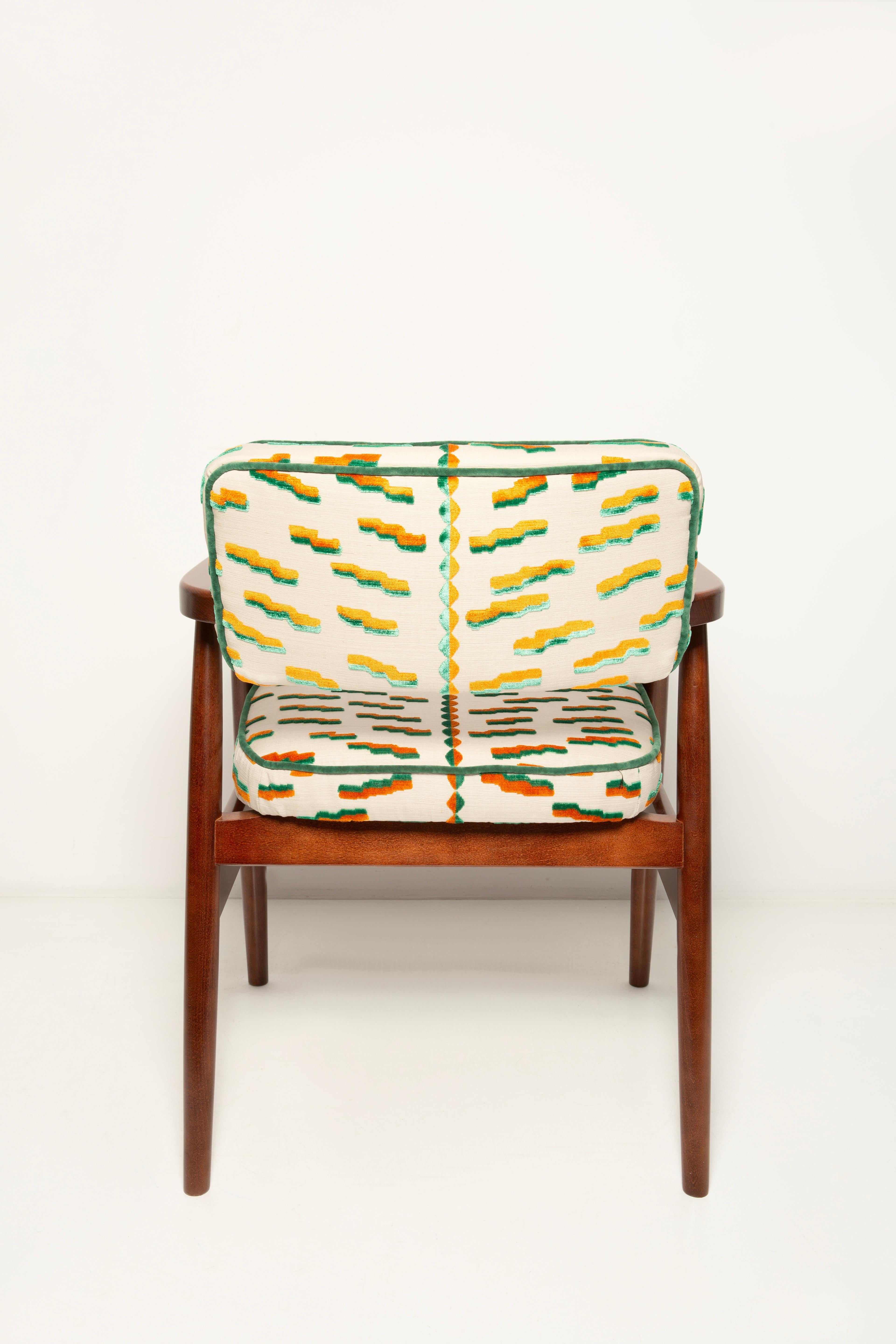 Vintola Studio Silla de Comedor Clásica, Terciopelo Jacquard Tiger Beat Dedar, Europa. en venta 1