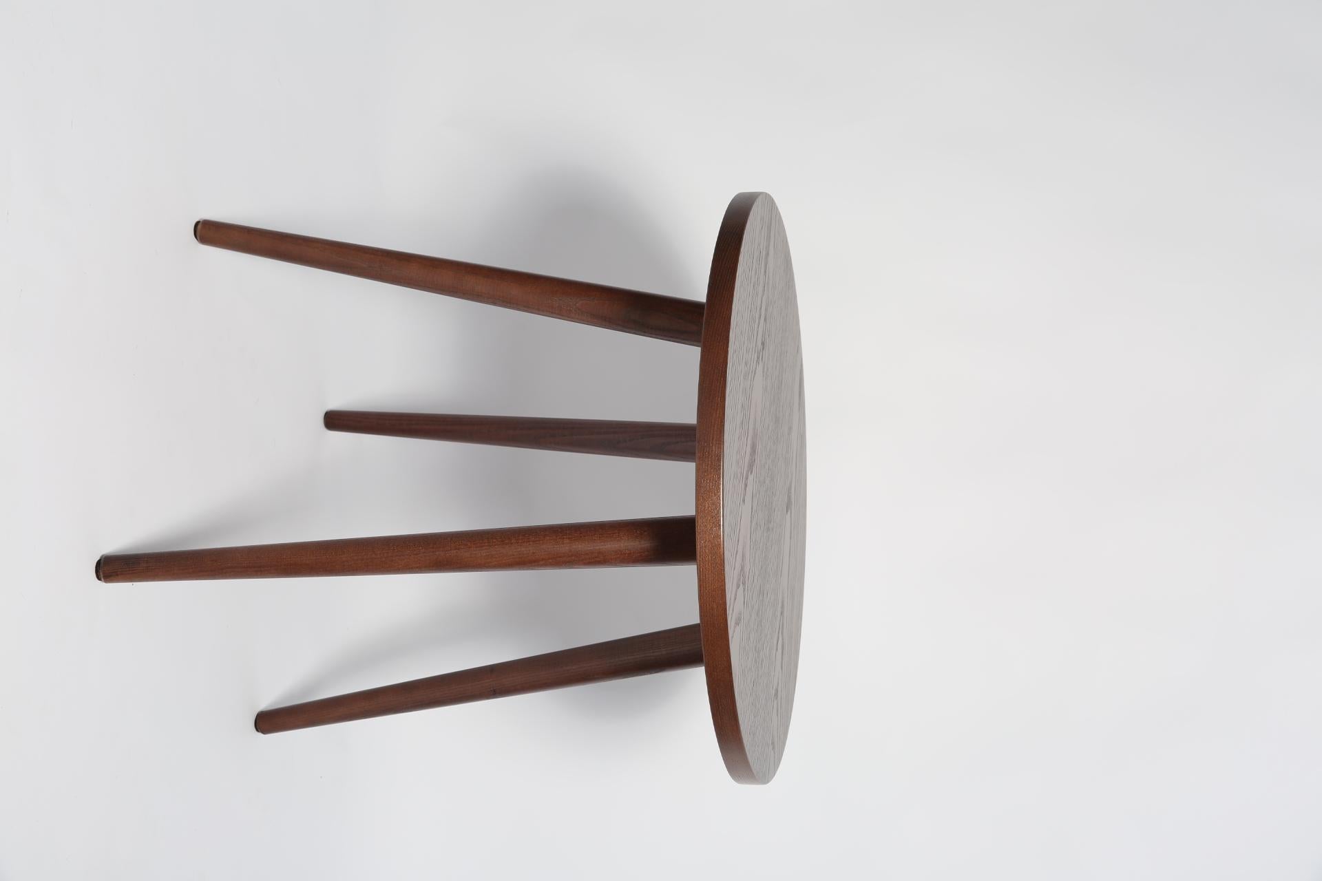 Table basse Vintola Studio, bois de noyer, Europe en vente 2