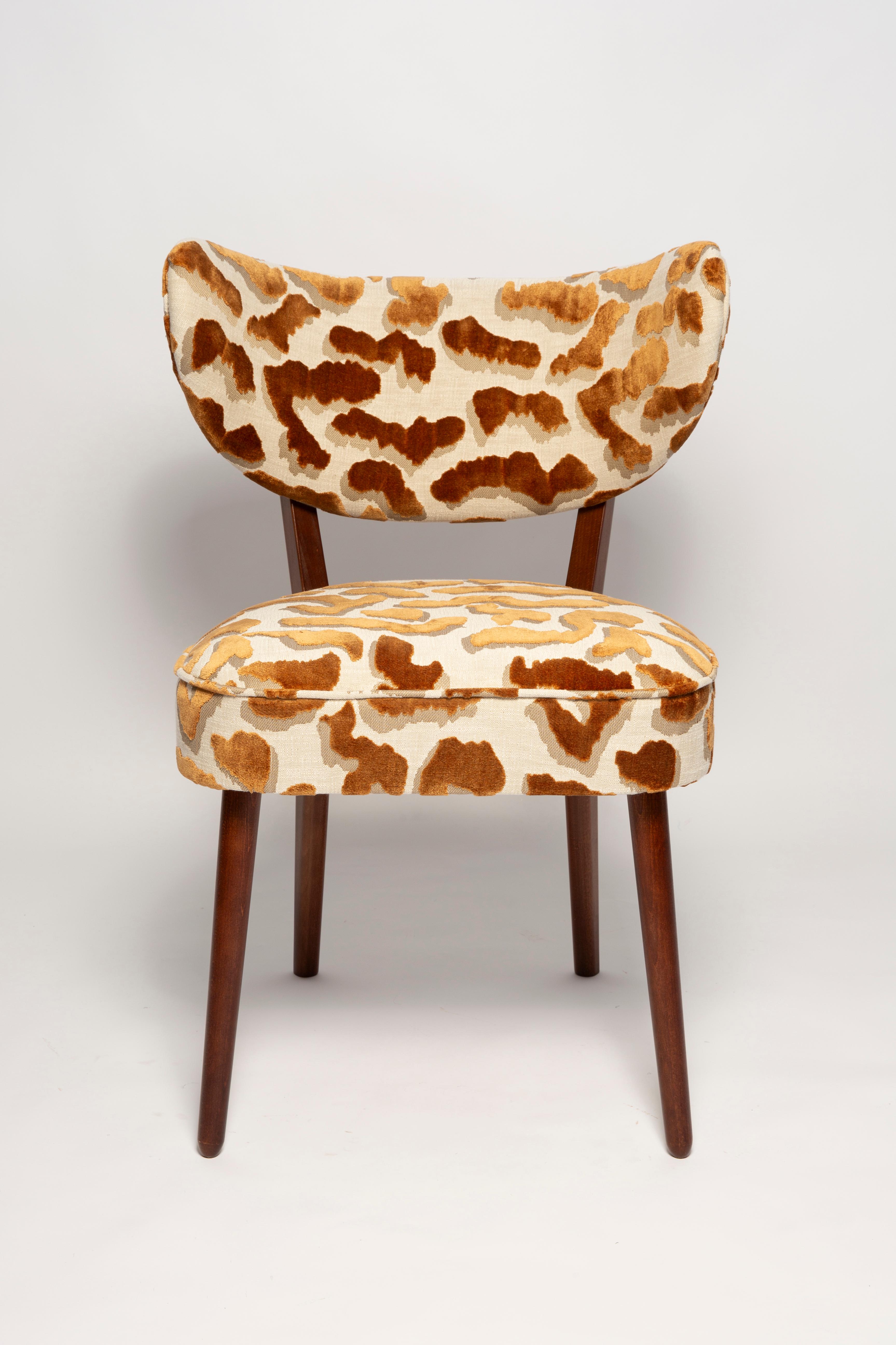 A contemporary piece with the soul of the 1960s. Designed by Ola Szewczul for Vintola Studio, this chair blends elegance, nobility, and everyday comfort. It was created for interiors where refined form meets functionality.

Springy, very