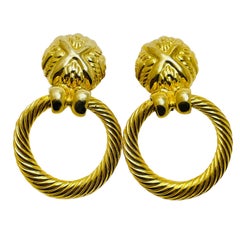 Pendientes de clip con aldaba en tono dorado Vintsge