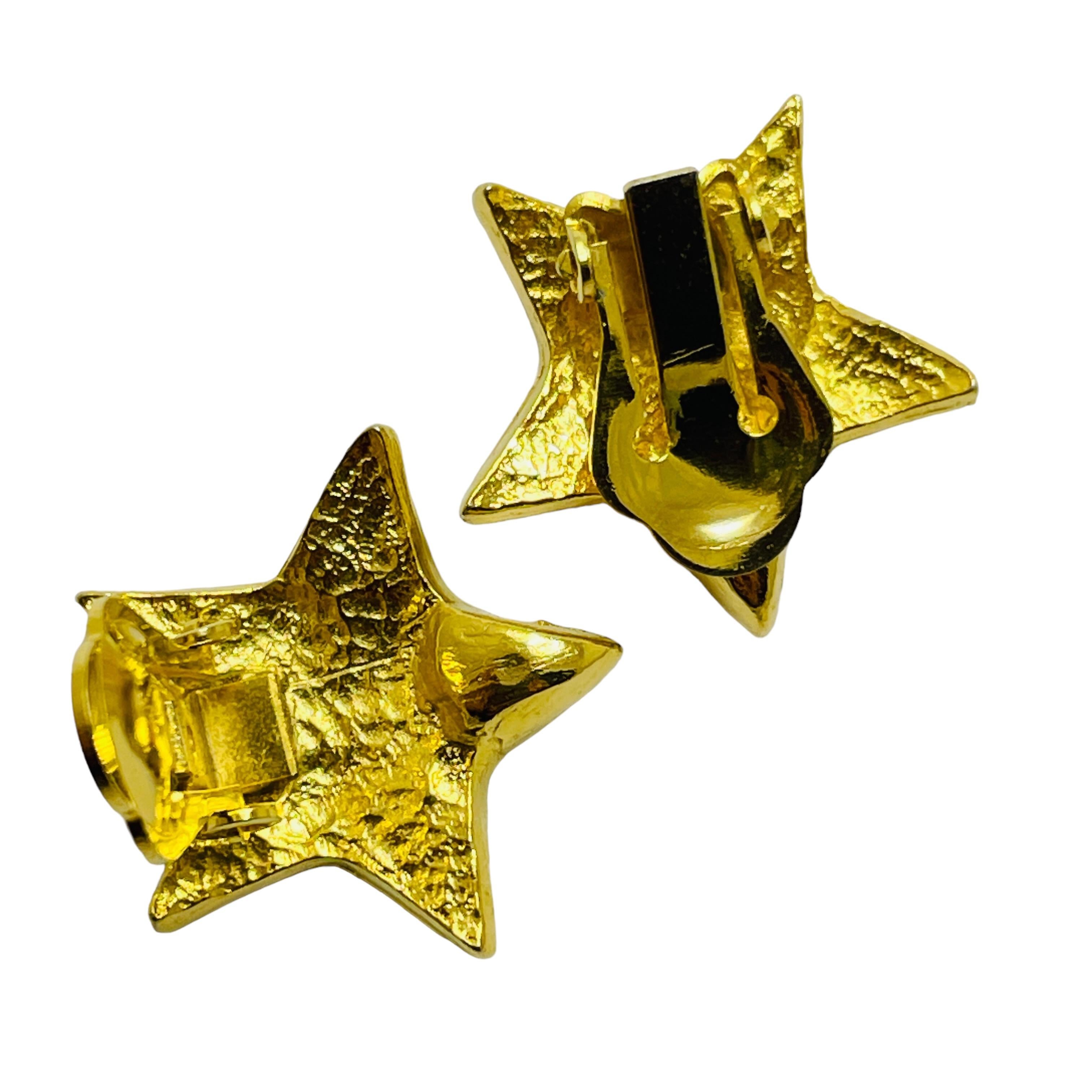 Vintsge gold tone enamel star clip on earrings In Good Condition For Sale In Palos Hills, IL