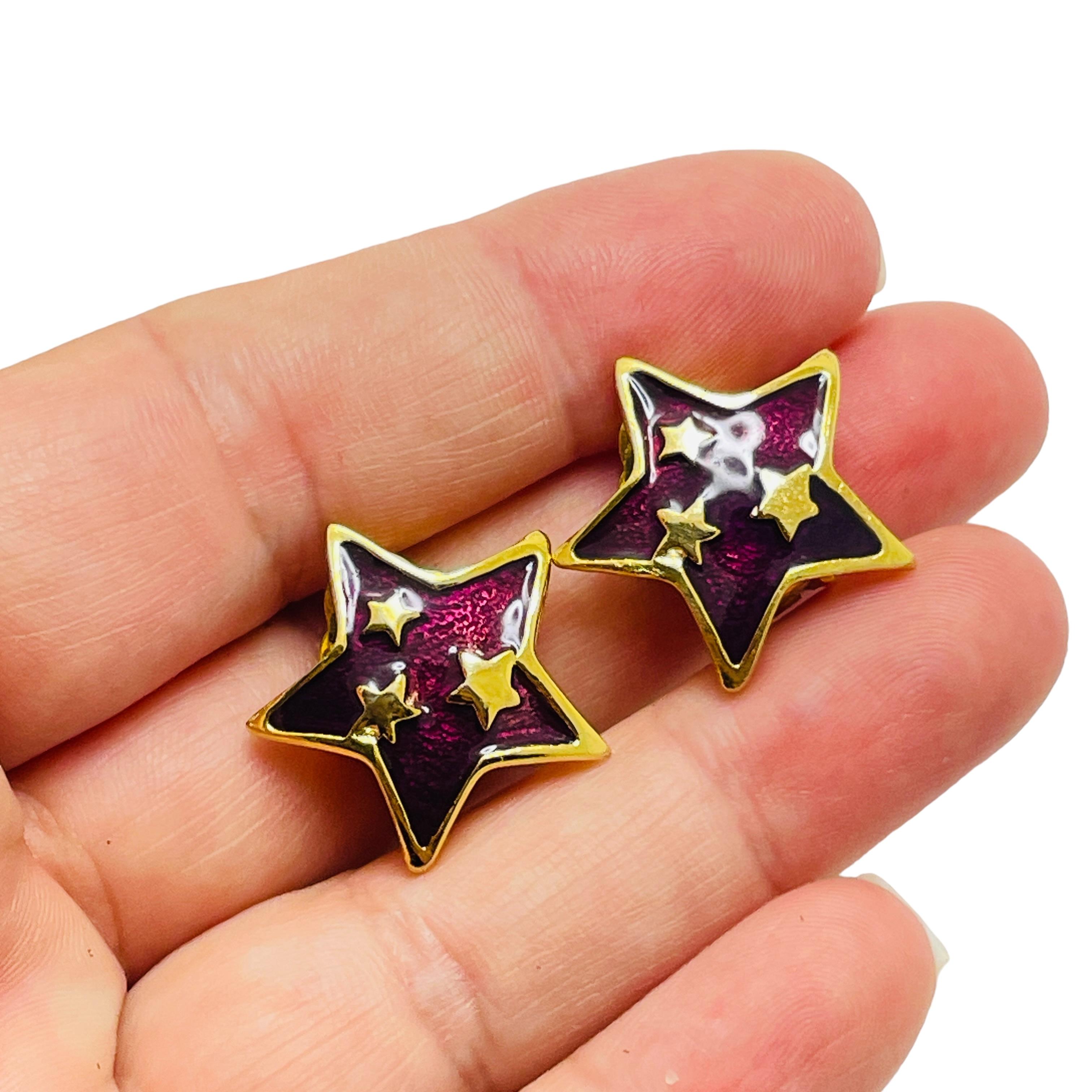 Women's Vintsge gold tone enamel star clip on earrings For Sale