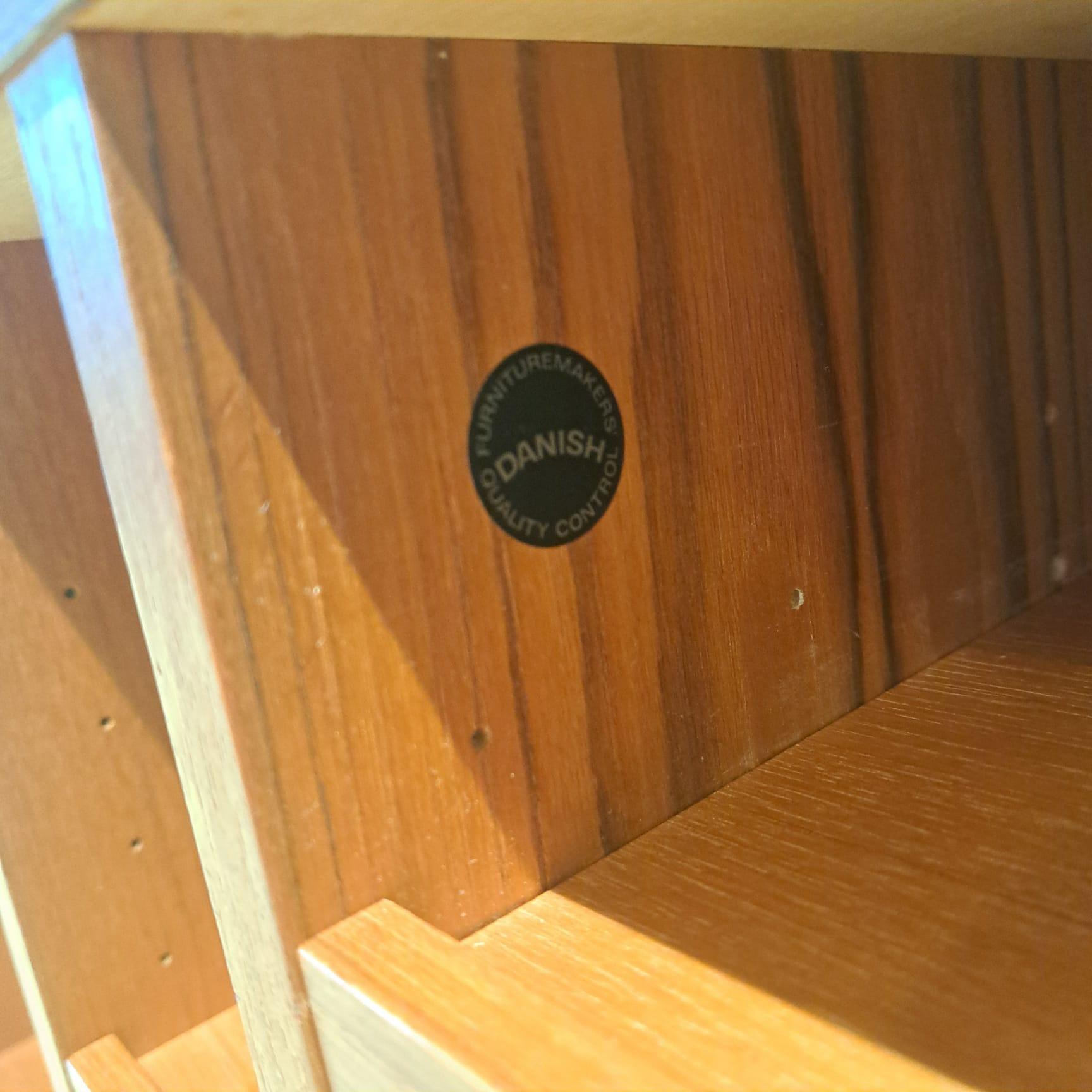 Vinyl Record Sideboard, Poul Hundevad, Denmark, 1960

Additioal information:
Country of Manufacture – Denmark
Design Period – 1960
Production Period – 1960
Style – Midcentury / Danish Design
Designer – Poul Hundevad
Material – Teak Wood
Color –