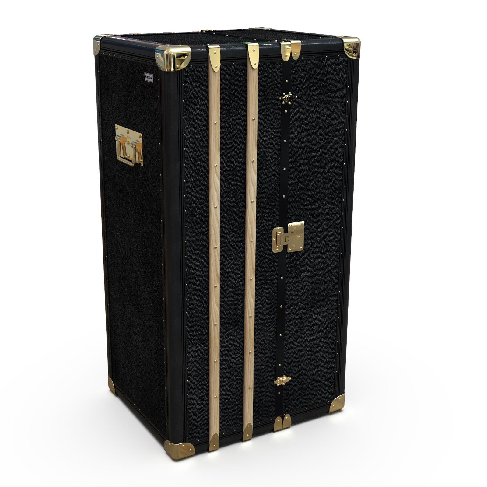 This versatile trunk exudes retro-chic charm and sophistication, while also being a generous storage space to transport and display vinyls. It is part of the Music & Games Collection and is the ultimate addition to an Lp lover's collection. It