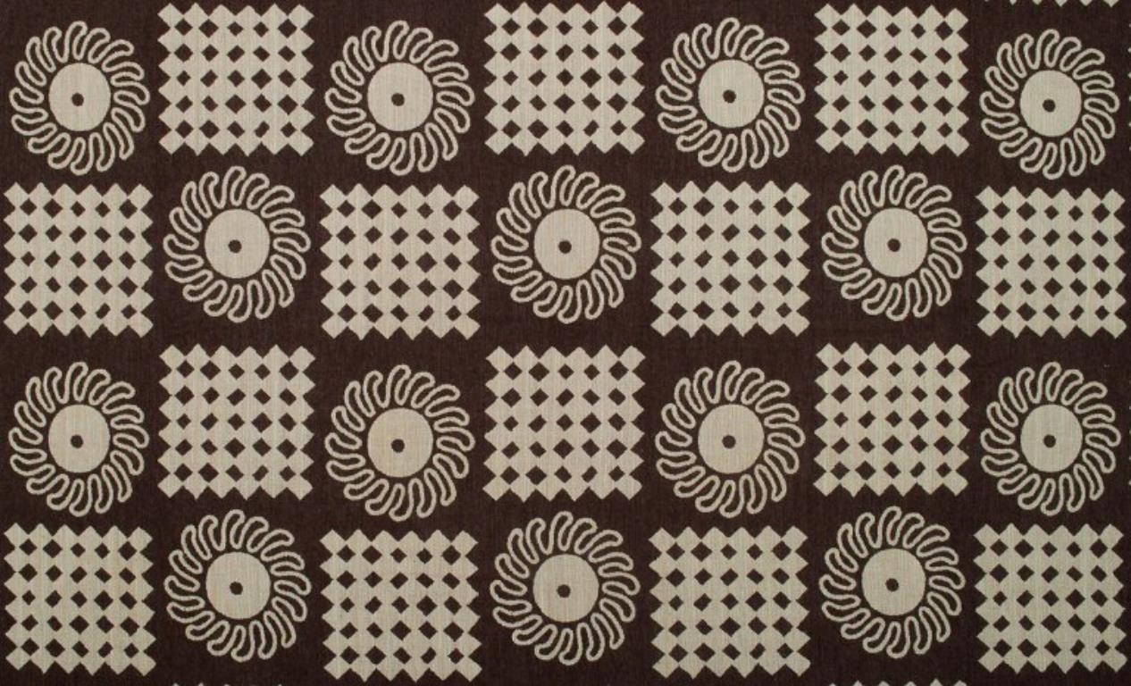 Viola Gråsten para Tidstrand, Proveedor de la Corte Real de Suecia.
Gran tapiz de pared tejido a mano en pura lana. Campos geométricos en marrón y blanco.
Diseño modernista.
1970s.
Perfecto estado.
Dimensiones: 240 cm x 167 cm.