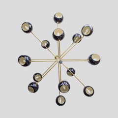 Lámpara Sputnik Viola 16 pantallas de color morado oscuro Estructura de latón by Diego Mardegan