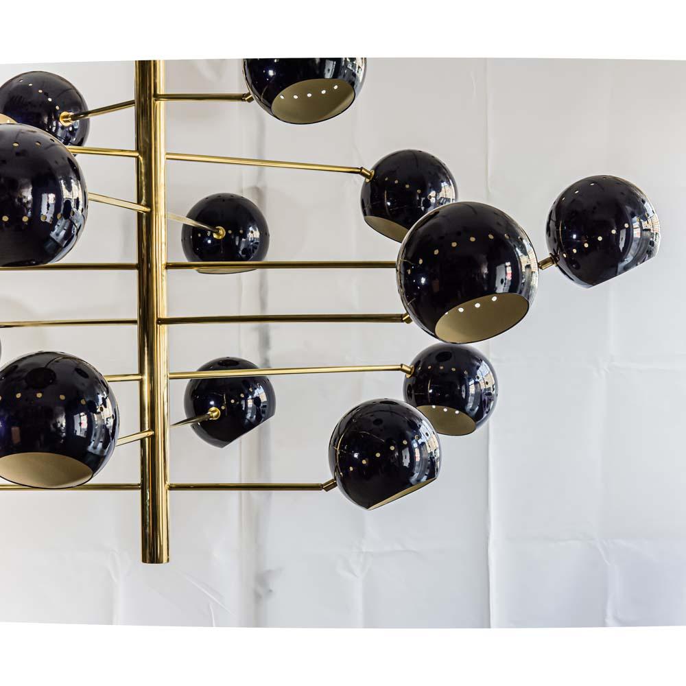 Viola Sputnik Lampe mit 16 lilafarbenen Lampenschirmen, Struktur aus Messing von Diego Mardegan im Angebot 4