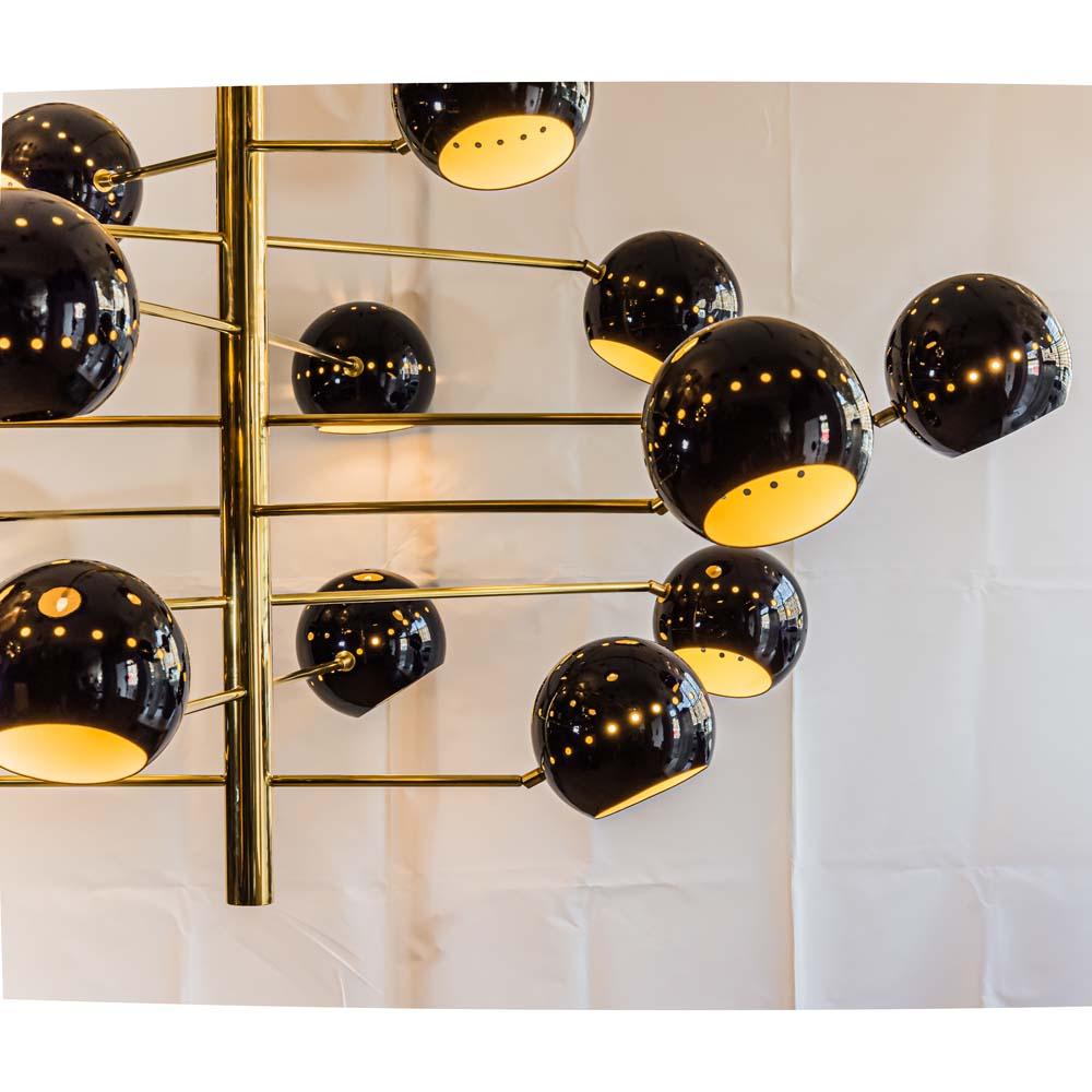 Viola Sputnik Lampe mit 16 lilafarbenen Lampenschirmen, Struktur aus Messing von Diego Mardegan im Angebot 5