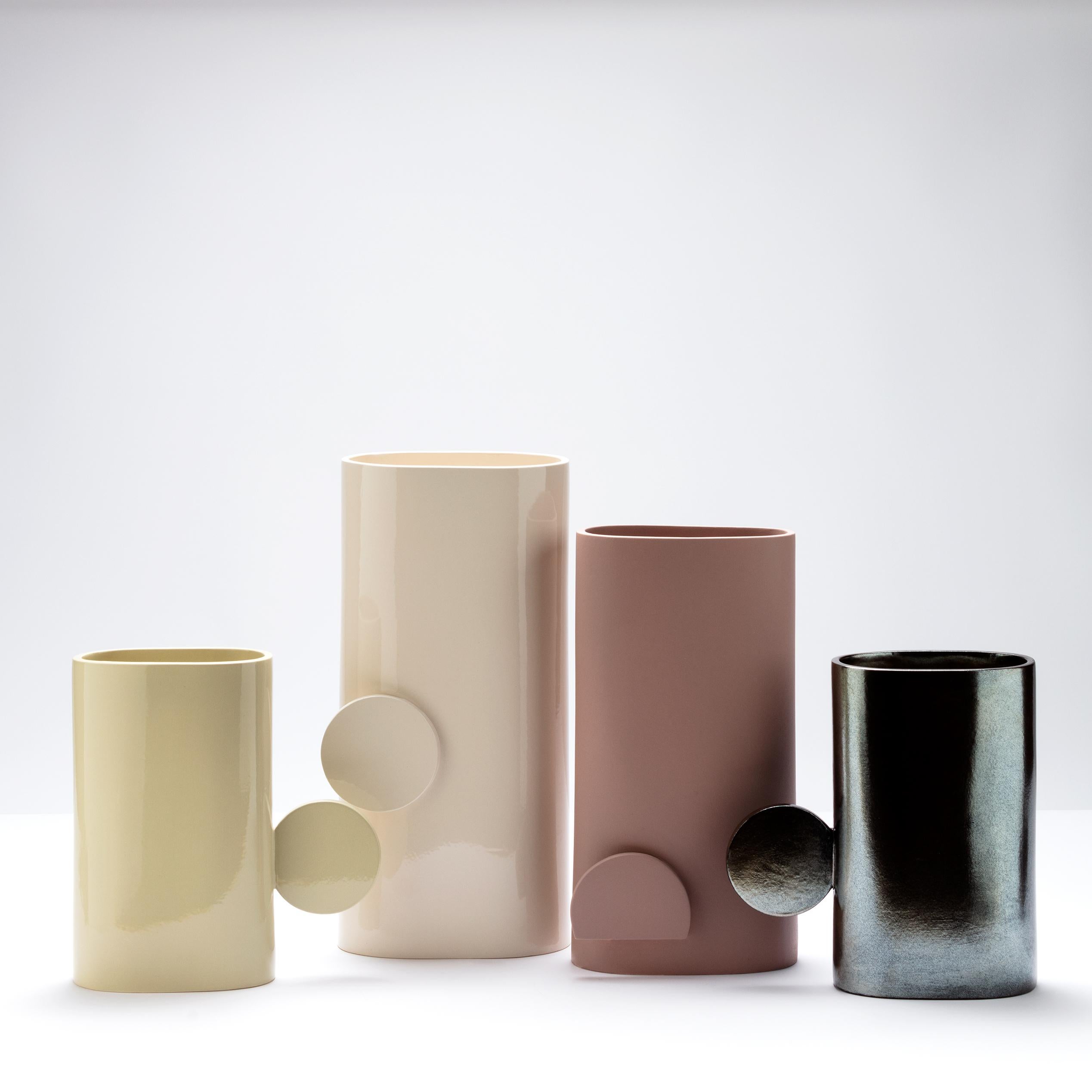 Moderne Vase Viola - Collection Trio - Vase en bronze émaillé or fabriqué à la main en Italie en vente