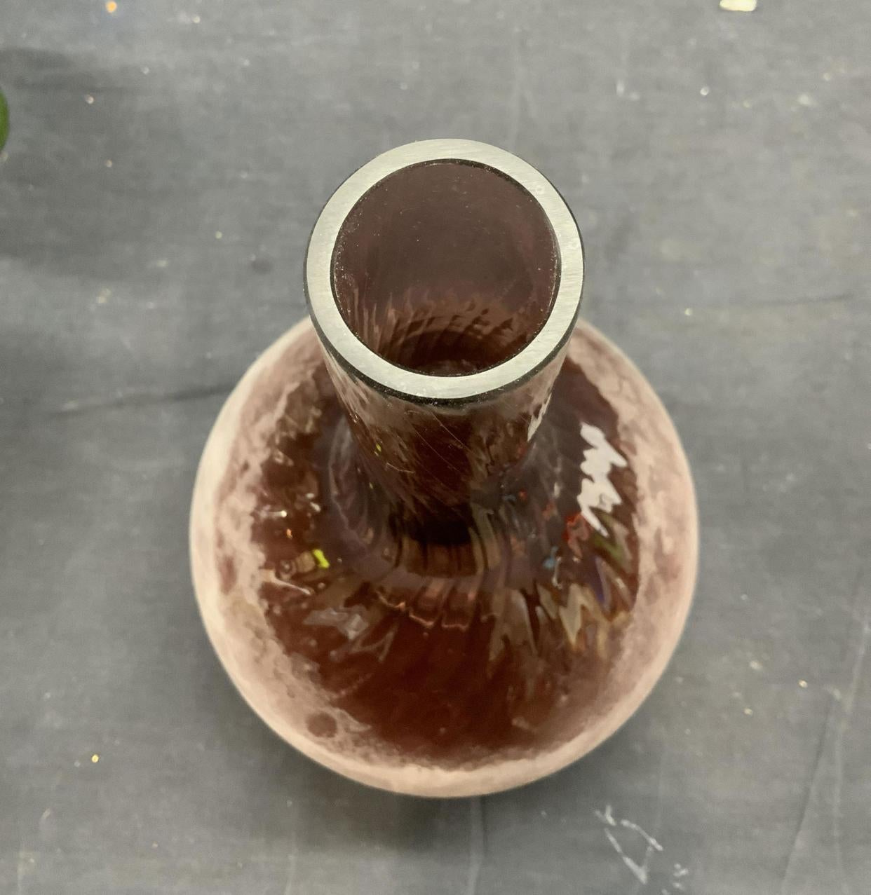 Violet Cenedese Scavo Glass Vase 18”Tall x 8”Diameter, Signed In Good Condition For Sale In Chicago, IL