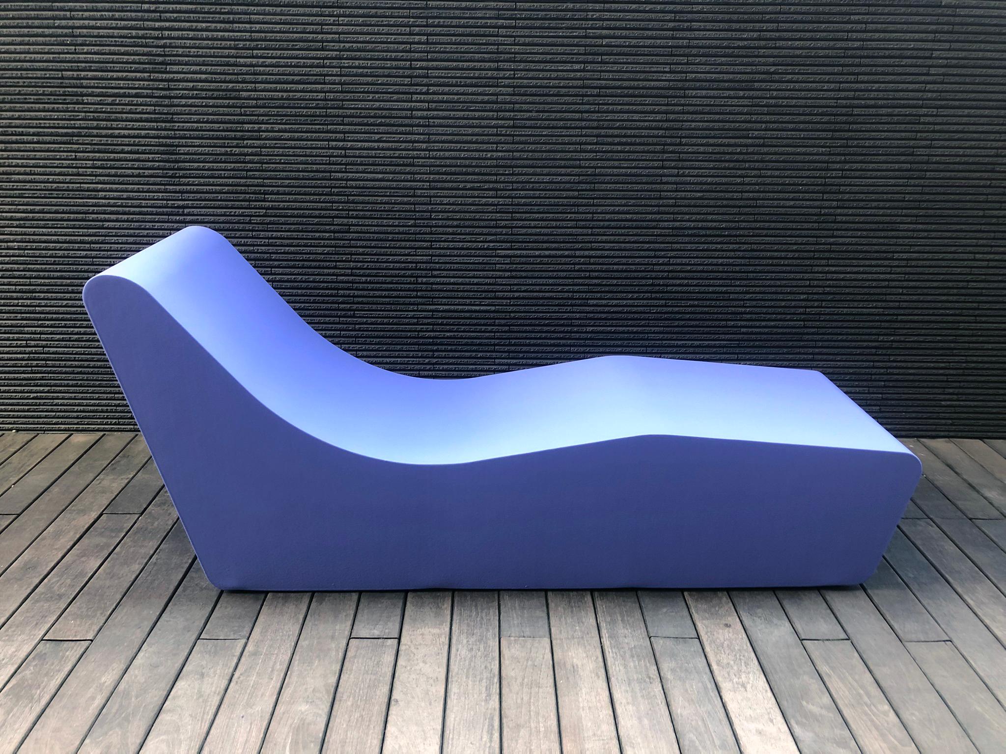 A daybed designed for maximum relaxation, inviting you to let go under the sun, moon or even rain. Its curved, continuous structure is designed to naturally fit the human figure, blending seamlessly with its surroundings. This element invites you to