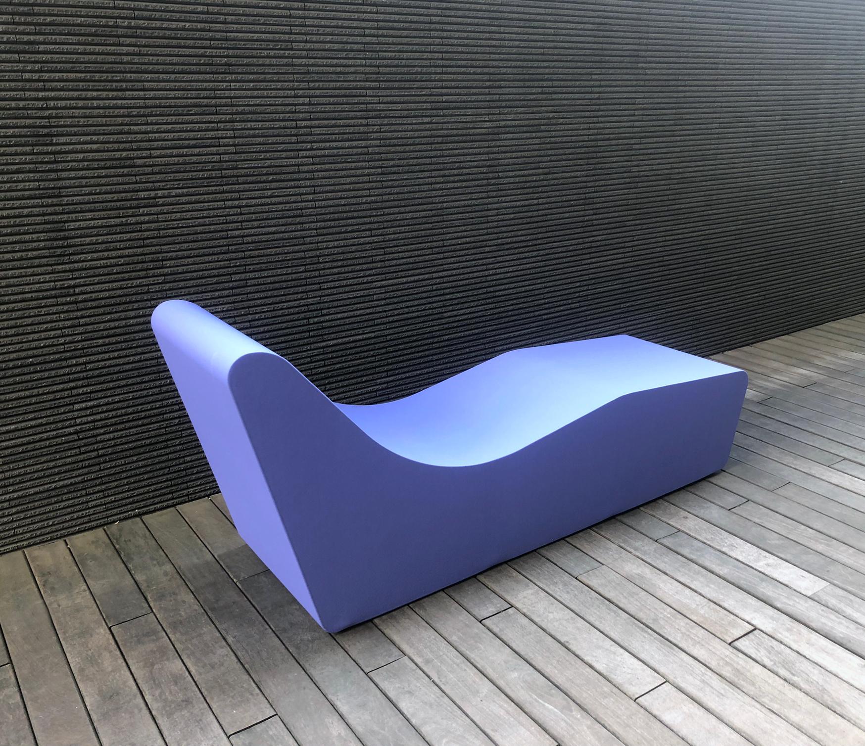 Italian Violet outdoor and indoor chaise longue For Sale