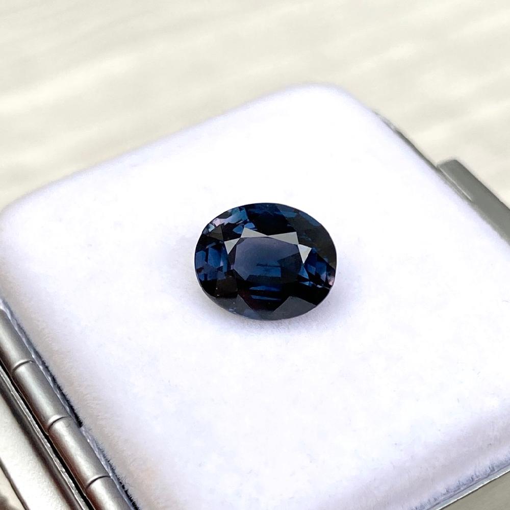Tantalising large over 4 carat deep violet sapphire displaying a chameleon effect of blue in outdoor light and violet-purple under incandescent light. A Madagascan violet sapphire oval cut by our skilled cutters to maximise the light reflection and