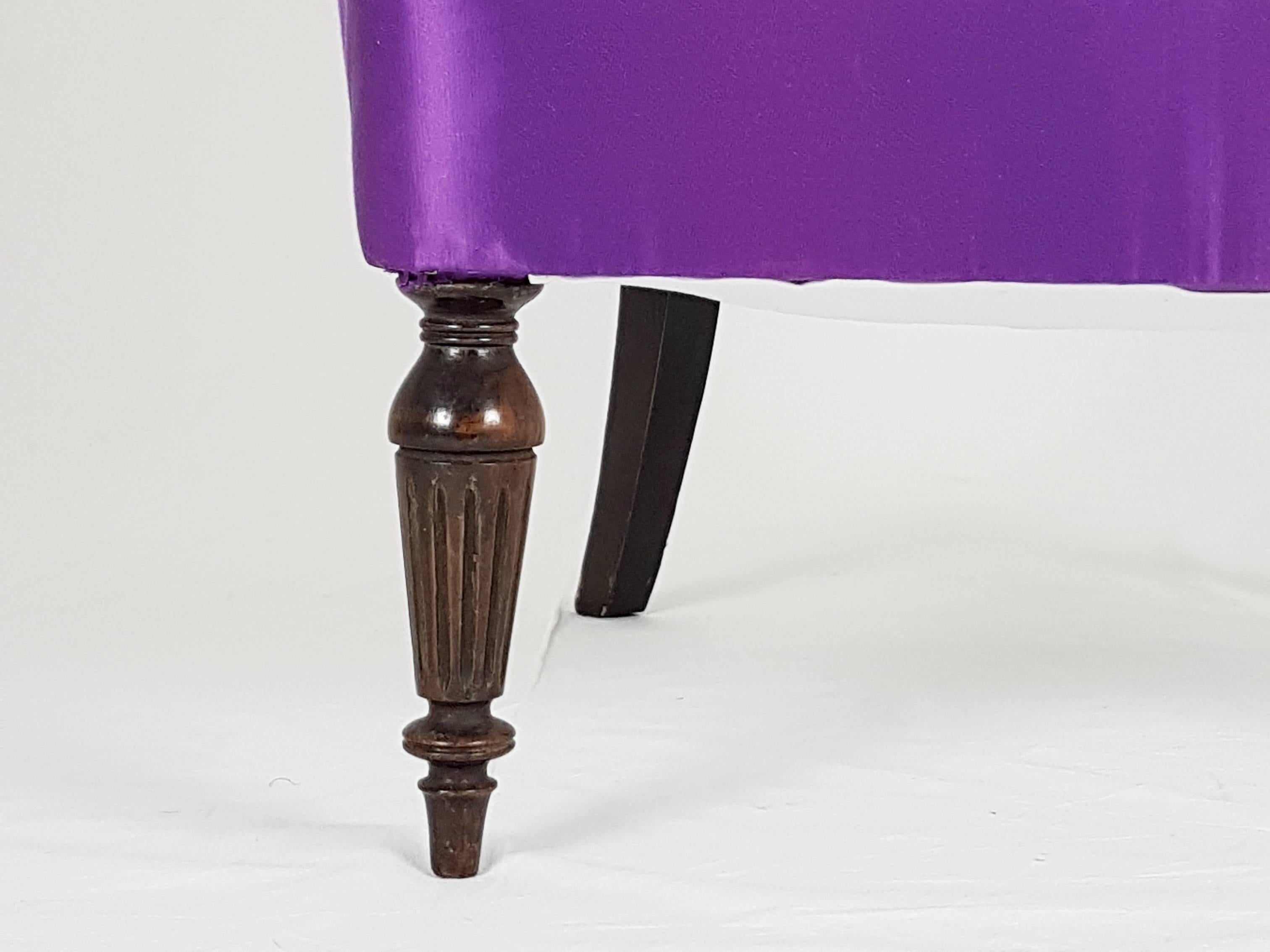 Italienische Sessel aus violettem Stoff aus den 1950er Jahren, Zweier-Set im Angebot 4