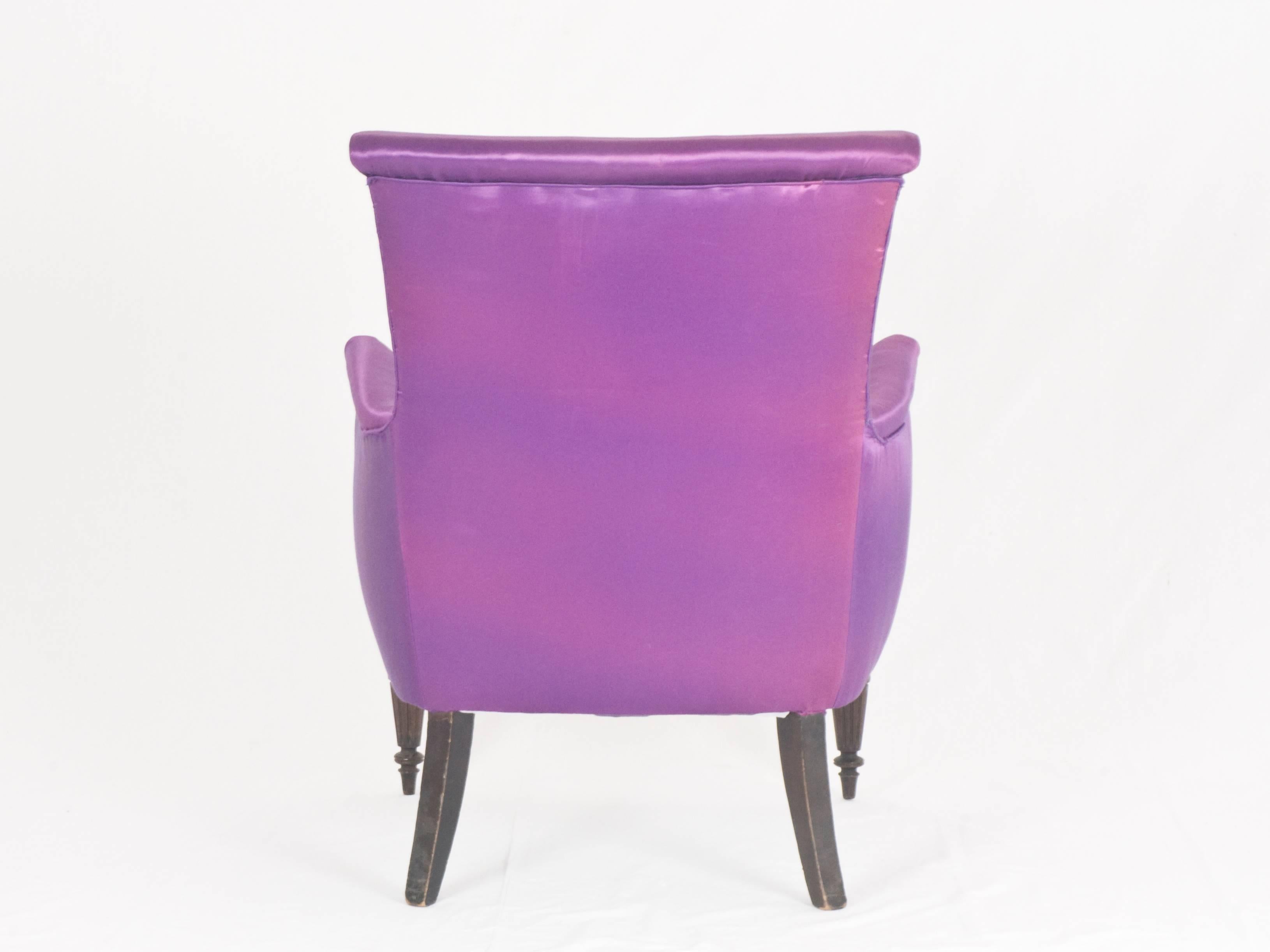 Italienische Sessel aus violettem Stoff aus den 1950er Jahren, Zweier-Set (Mitte des 20. Jahrhunderts) im Angebot