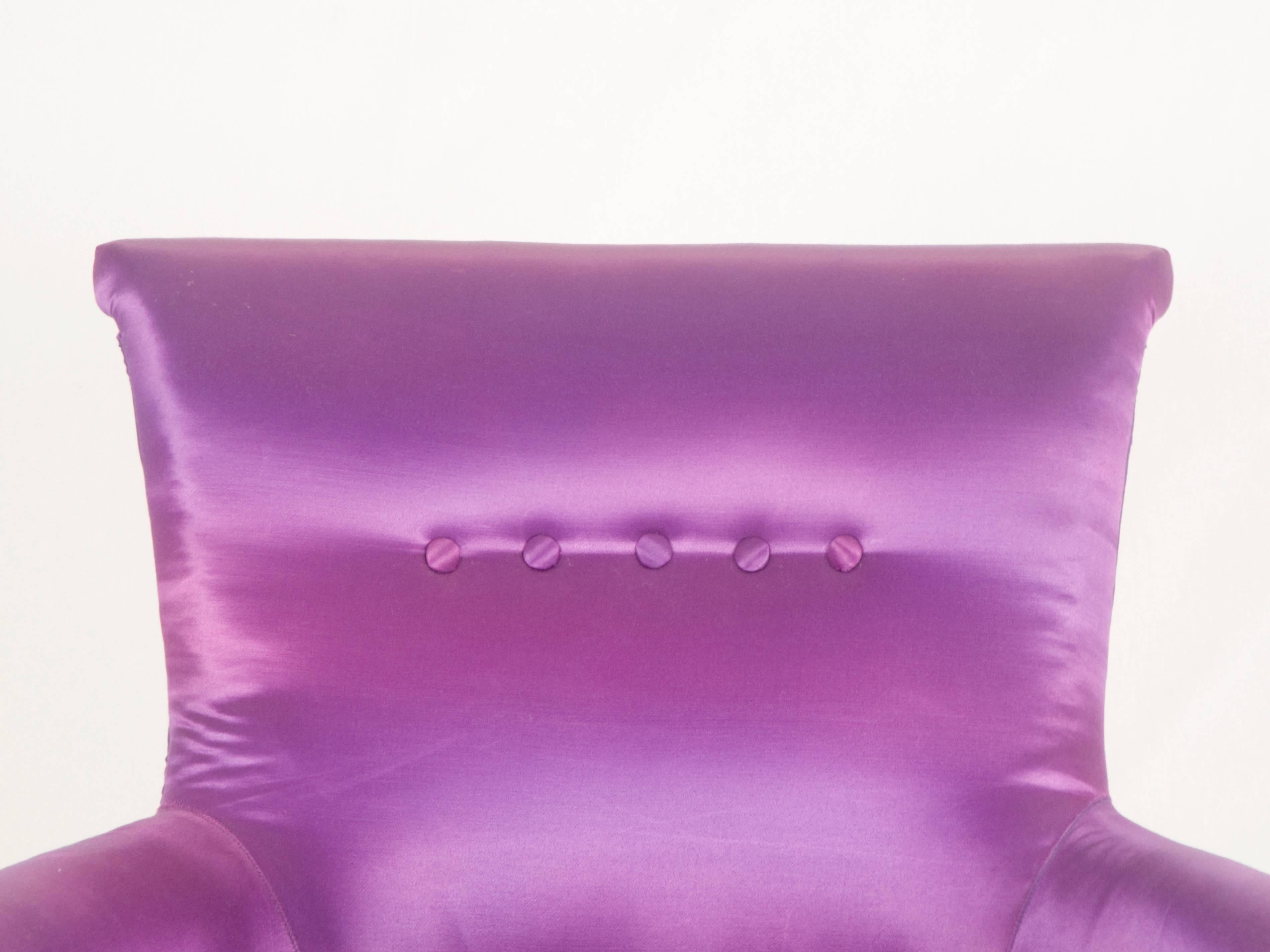 Italienische Sessel aus violettem Stoff aus den 1950er Jahren, Zweier-Set im Angebot 2