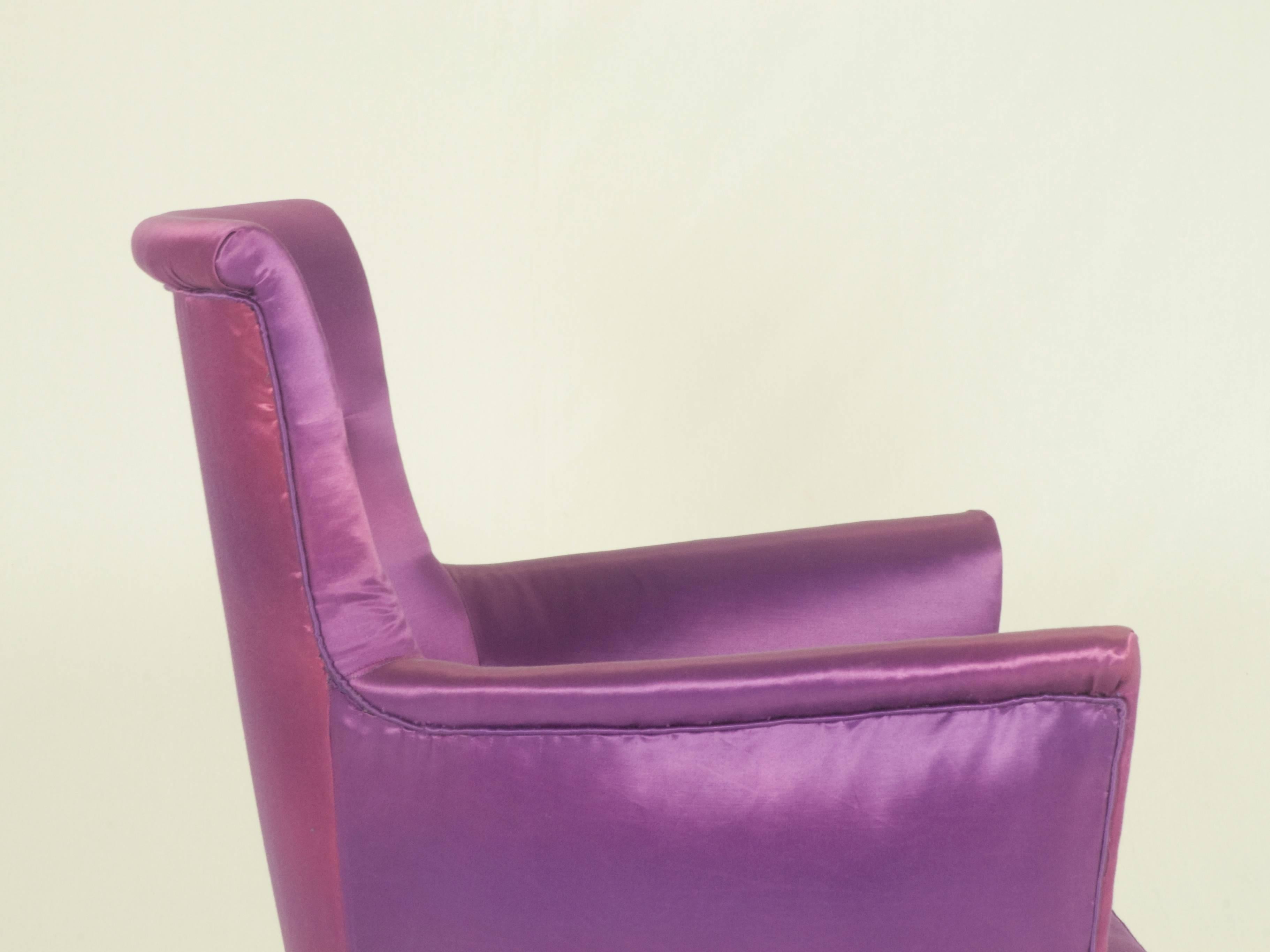 Italienische Sessel aus violettem Stoff aus den 1950er Jahren, Zweier-Set im Angebot 3