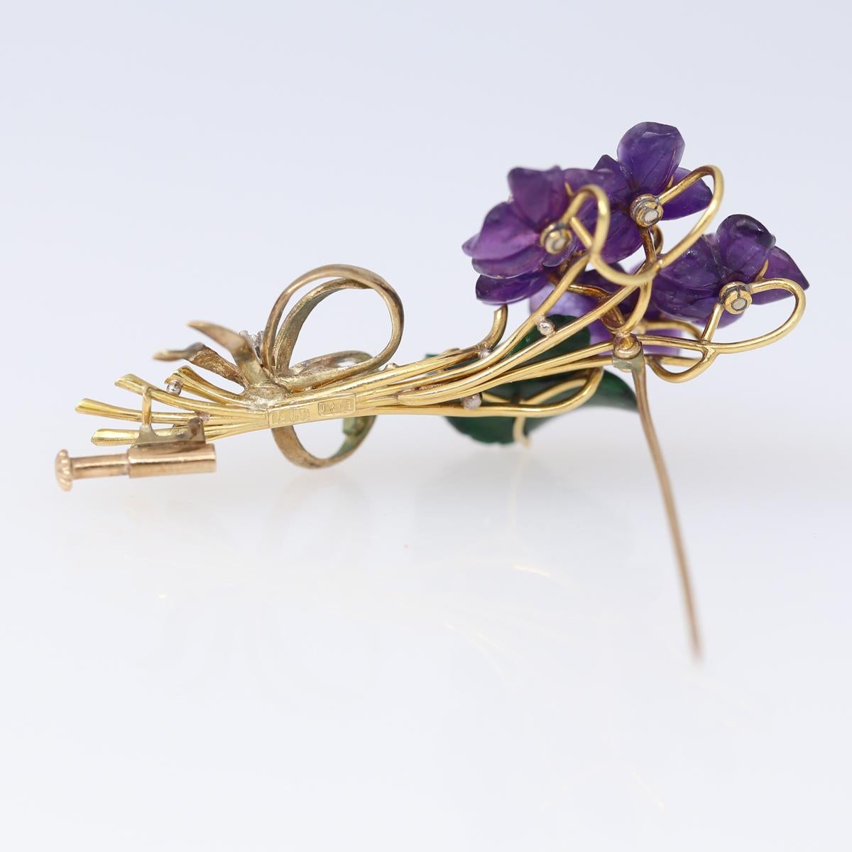 Round Cut Violet Flower Amethyst Jade Diamond Brooch Pin 18 Karat Gold, 1949