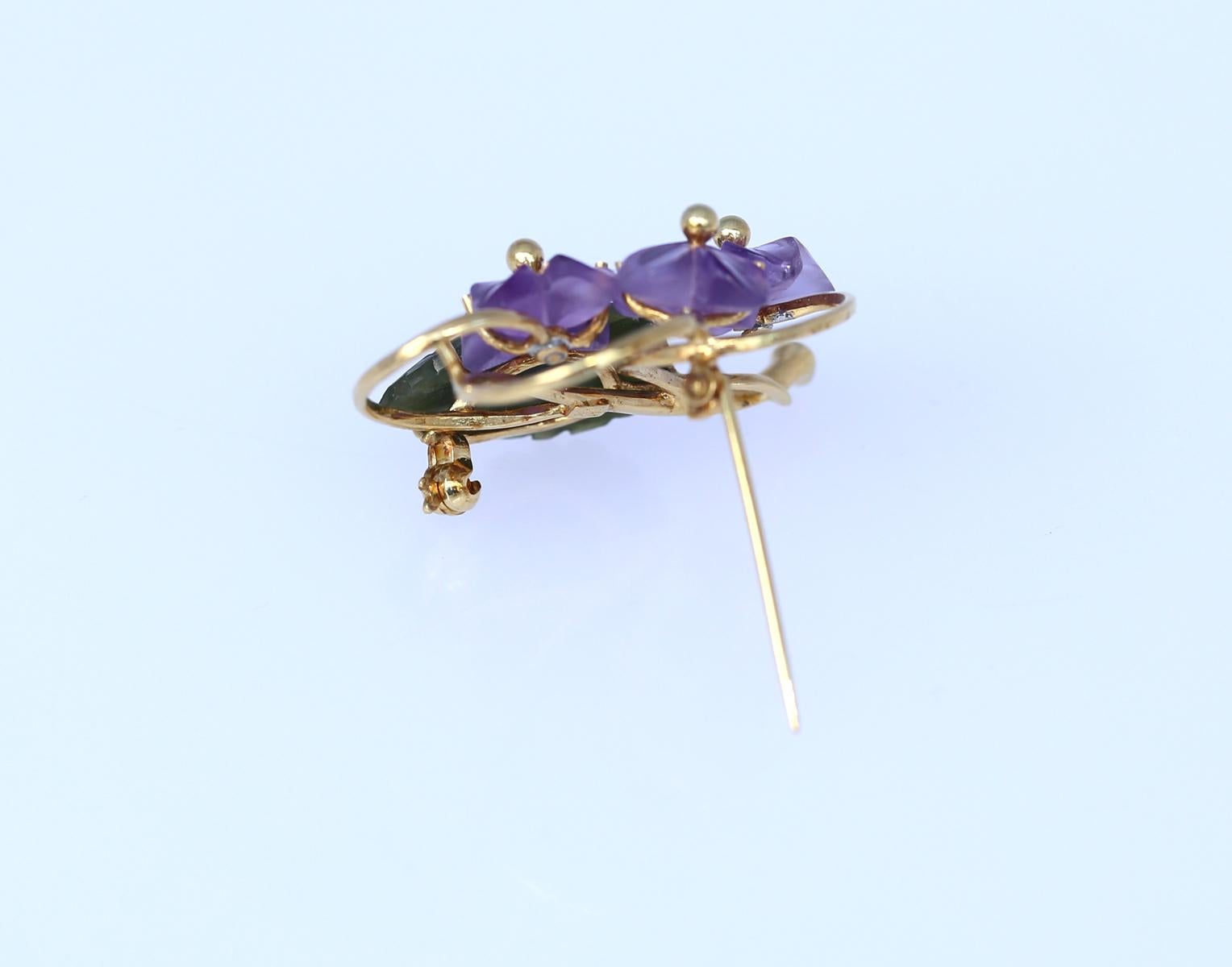 Violet Flowers Amethyst Jade Yellow Gold Brooch, 1950 For Sale at 1stDibs