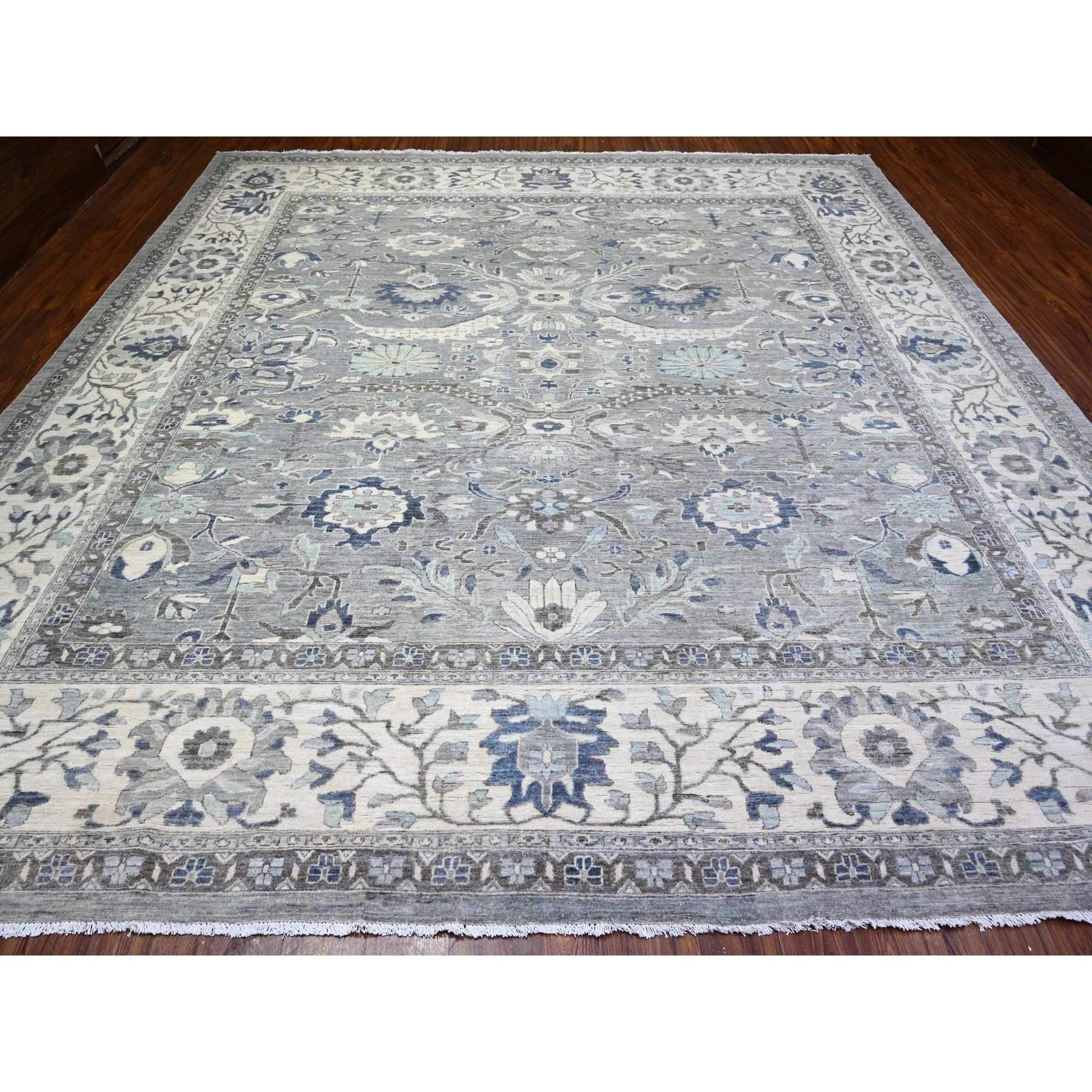 Ce fabuleux tapis noué à la main a été créé et conçu pour une résistance et une durabilité accrues. Ce tapis a été fabriqué à la main pendant des semaines selon la méthode traditionnelle qui est utilisée pour faire des
Taille exacte du tapis en