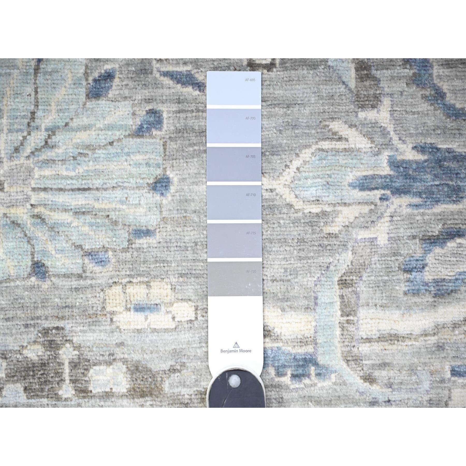 XXIe siècle et contemporain Violet Mist Gray Fine Peshawar Tapis carré en laine douce nouée à la main 11'9