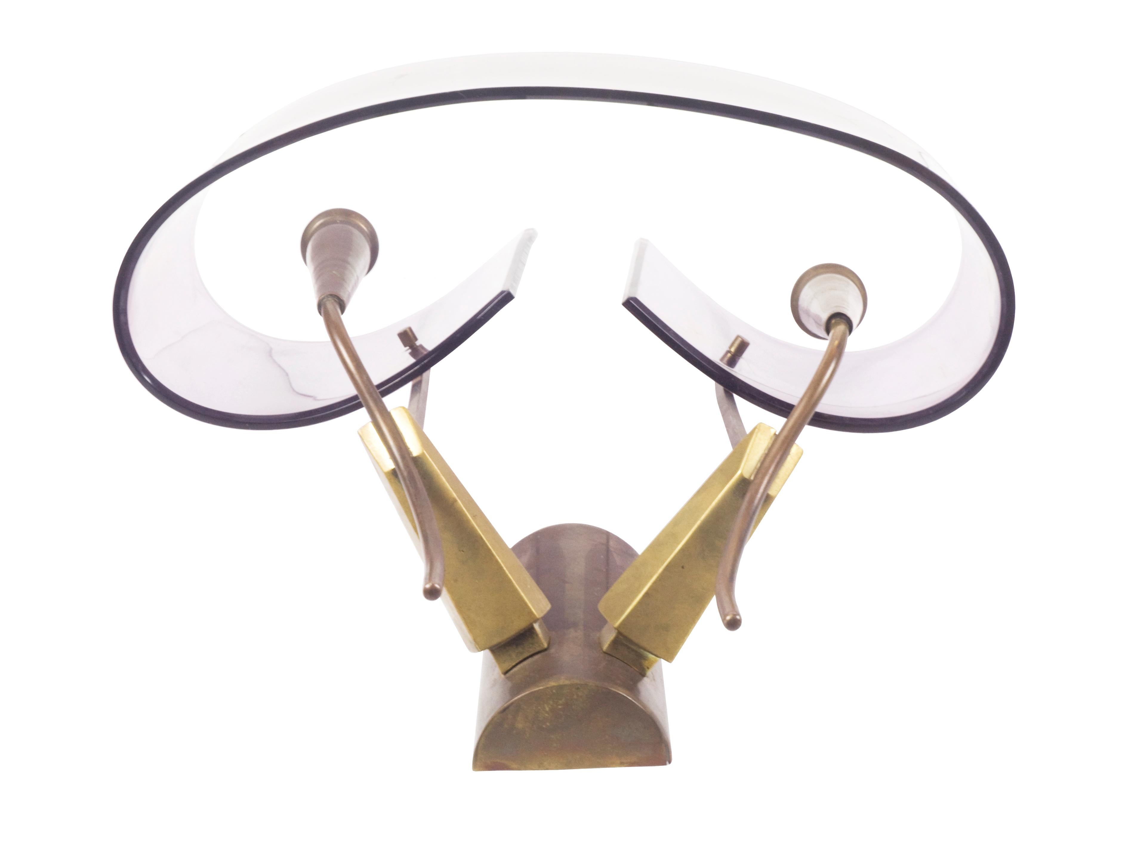 2-flammige Wandleuchten aus violettem Plexiglas und Messing von Stilux, Milano, 1960er Jahre, 2er-Set (Italienisch) im Angebot