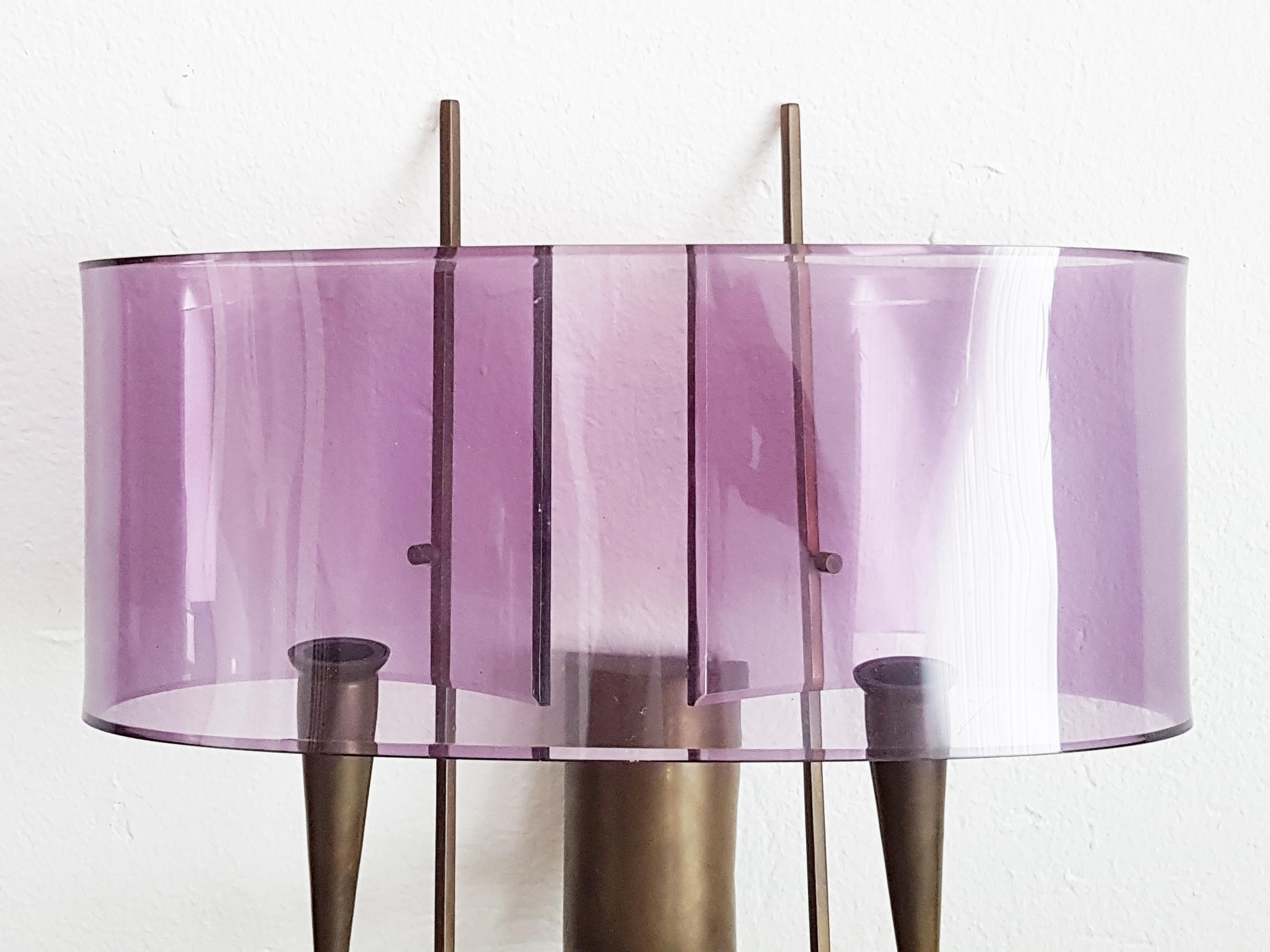 Violet Perspex and Brass 2-Lights 1960s Wall Sconces by Stilux, Milano, Set of 2 In Good Condition For Sale In Varese, Lombardia
