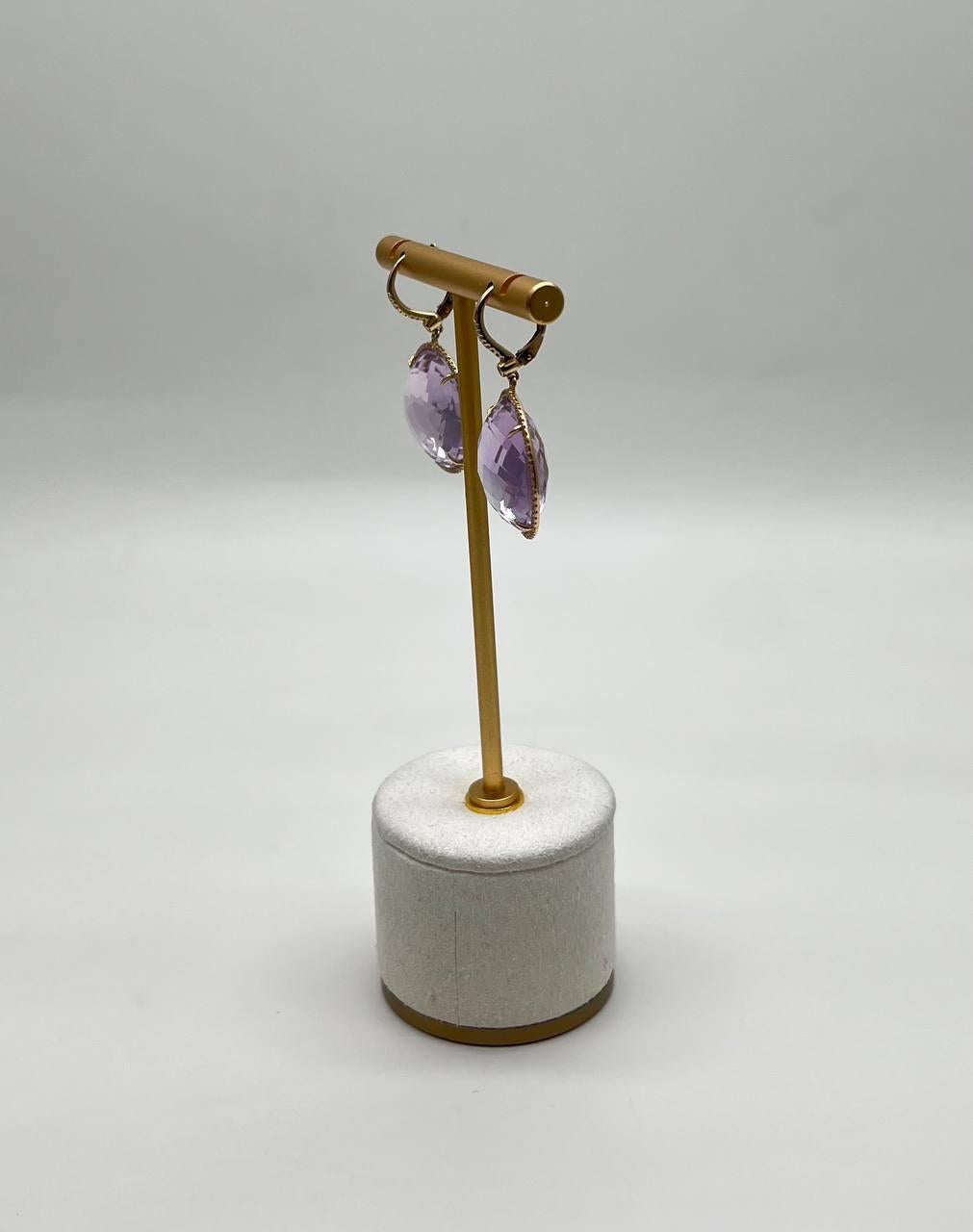 Boucles d'oreilles uniques en or jaune 14K avec pendentifs en améthyste rose violet et diamants sertis en halo en vente 6