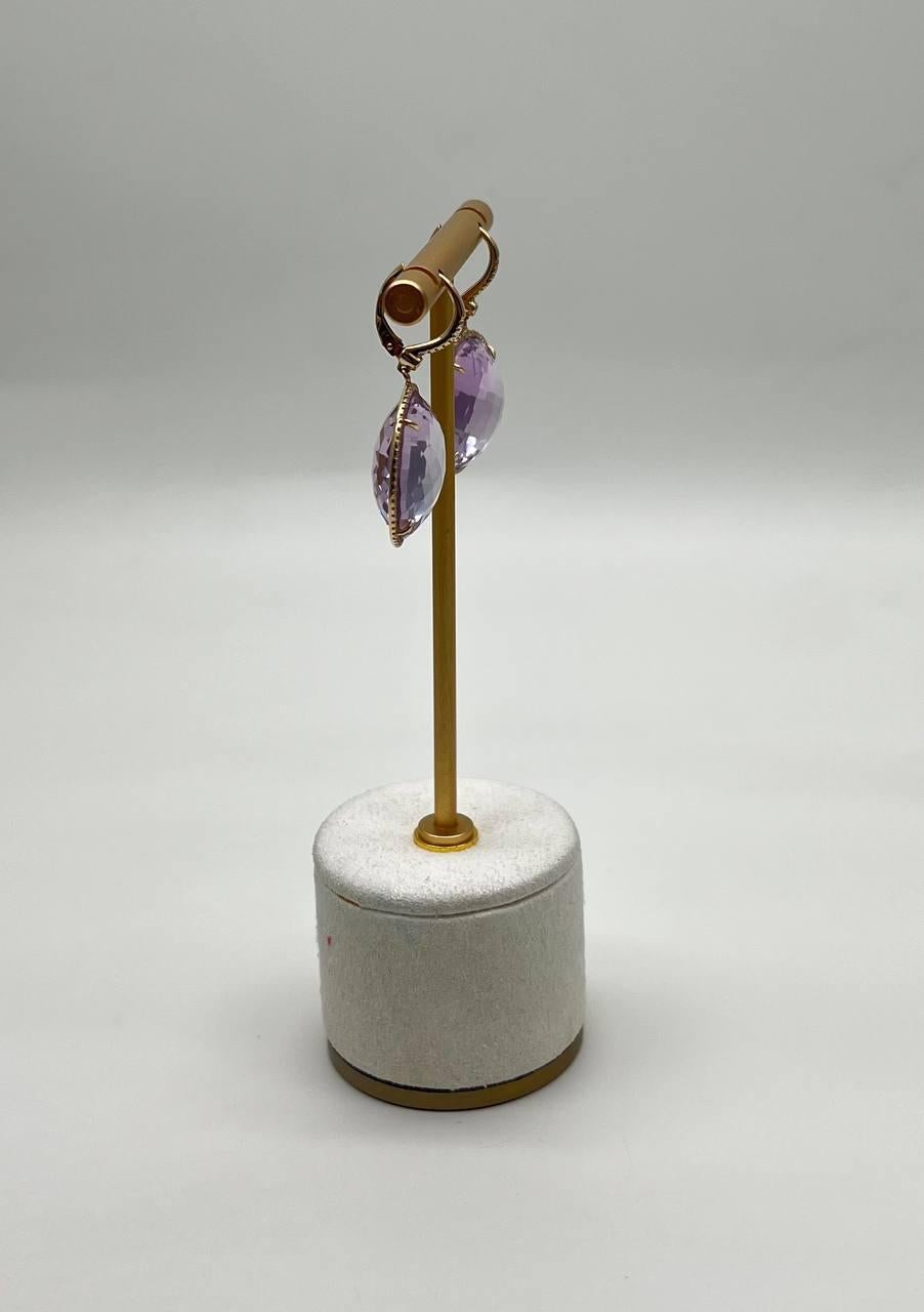 Boucles d'oreilles uniques en or jaune 14K avec pendentifs en améthyste rose violet et diamants sertis en halo en vente 7