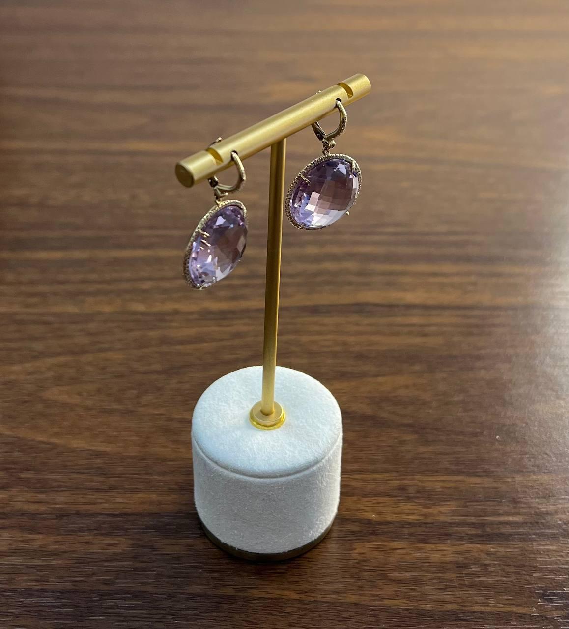 Taille ovale Boucles d'oreilles uniques en or jaune 14K avec pendentifs en améthyste rose violet et diamants sertis en halo en vente