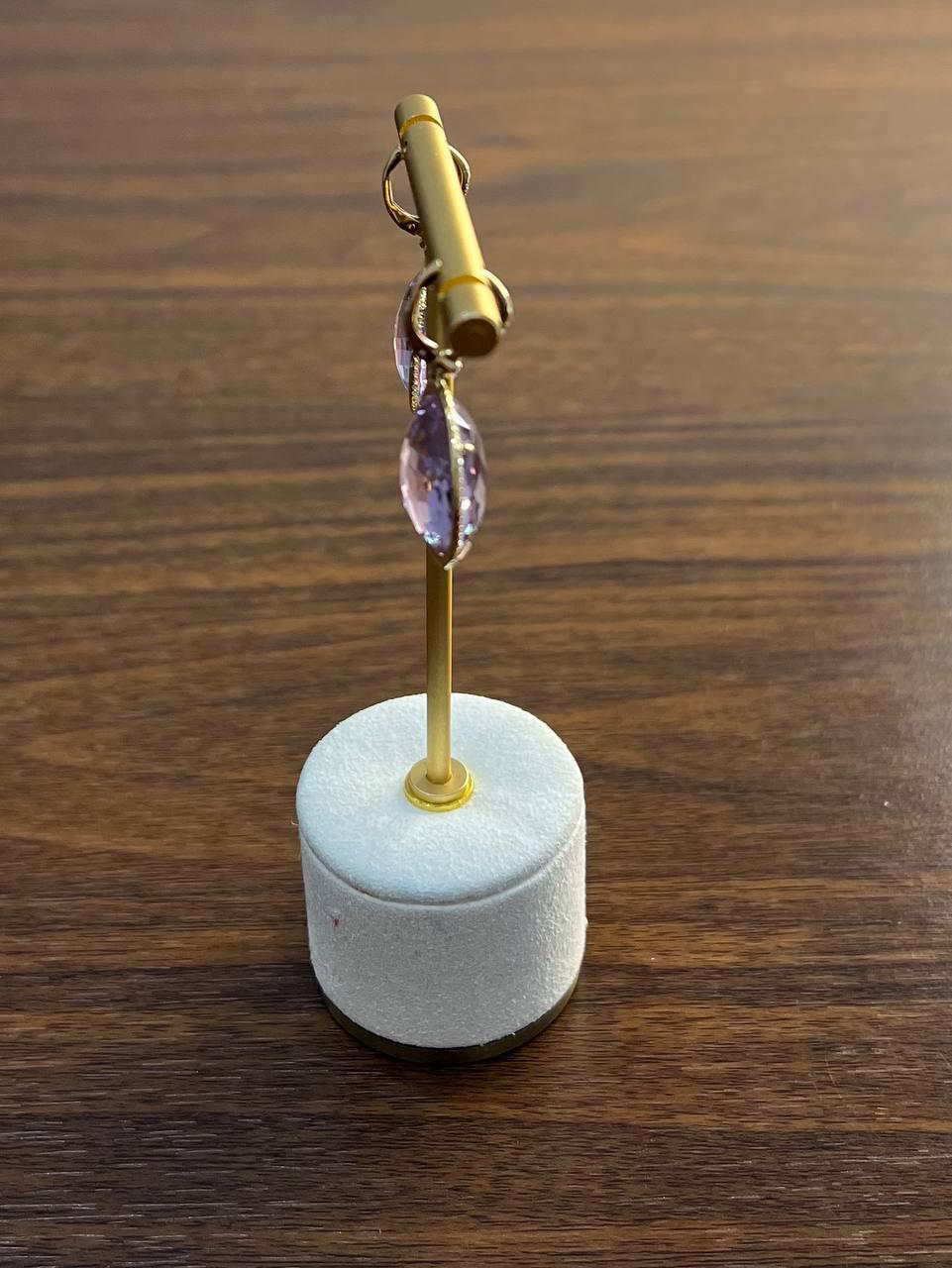 Boucles d'oreilles uniques en or jaune 14K avec pendentifs en améthyste rose violet et diamants sertis en halo en vente 1
