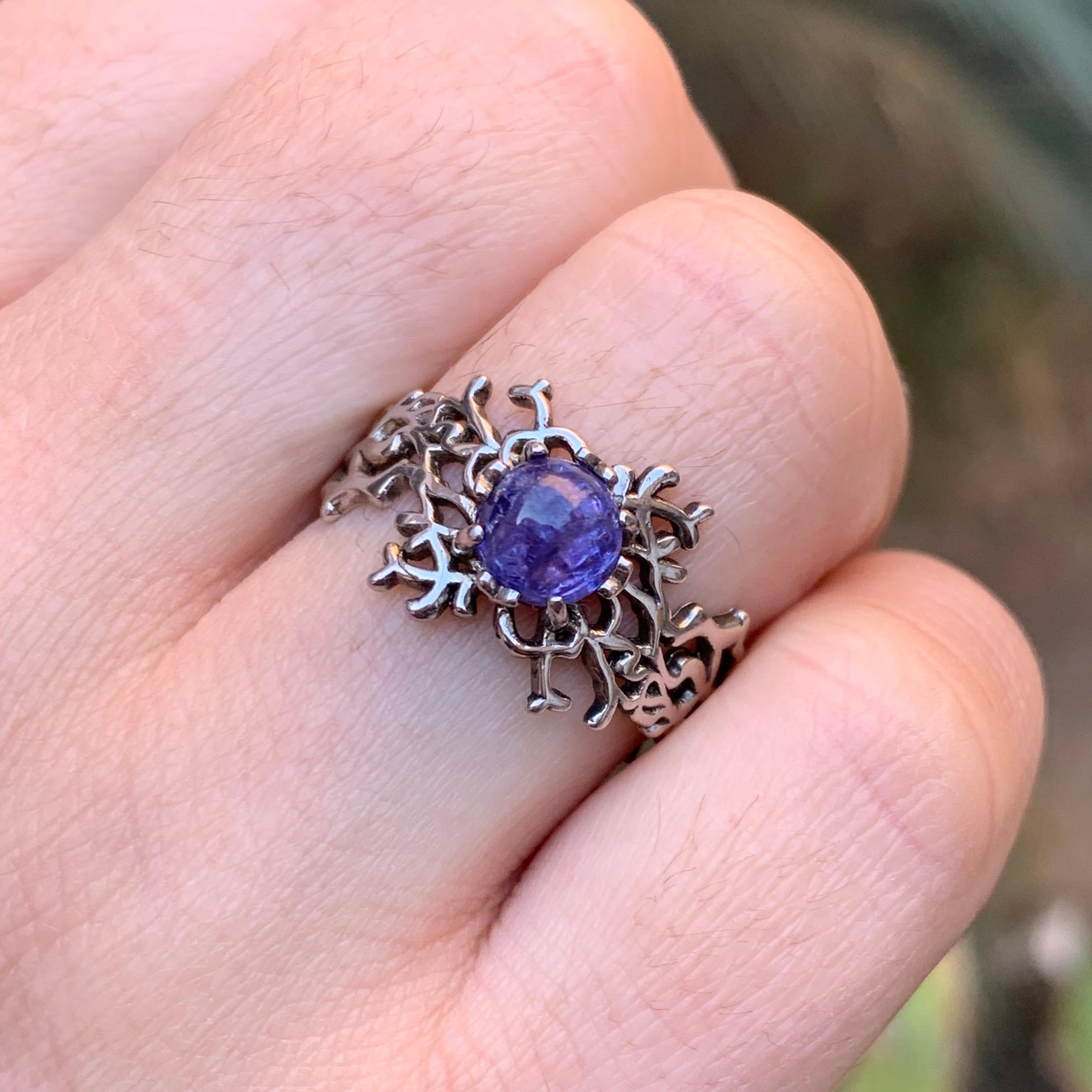 Anello con gemma di tanzanite naturale di colore viola, argento 925, cabochon rotondo in vendita 4