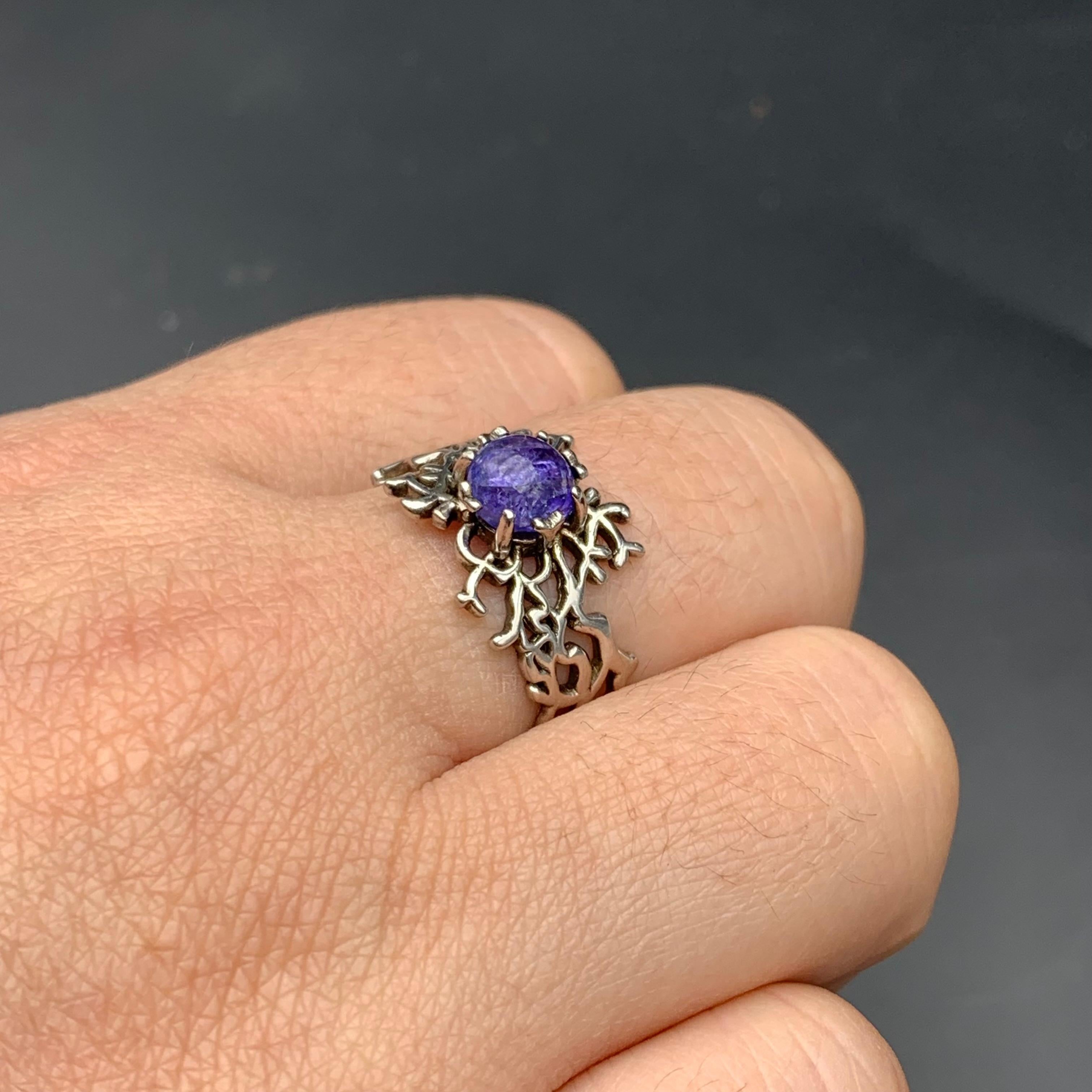 Anello con gemma di tanzanite naturale di colore viola, argento 925, cabochon rotondo in vendita 6