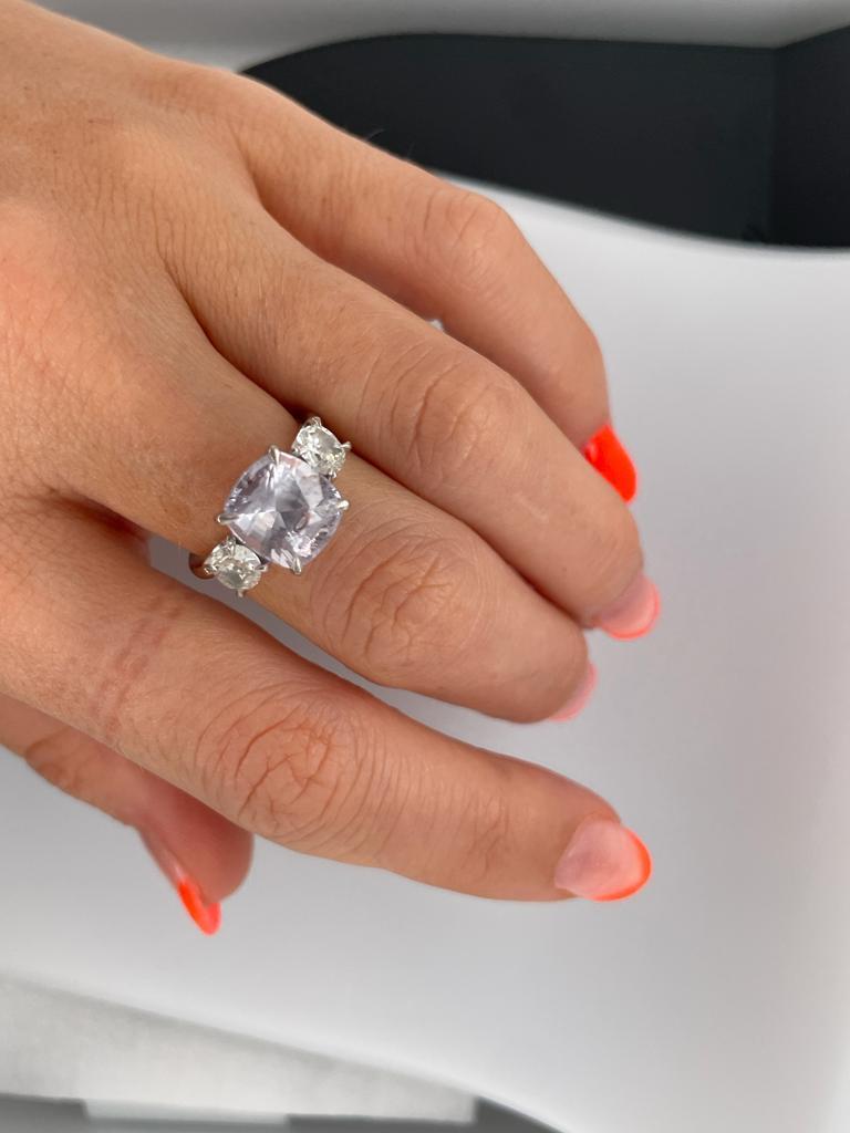 Trilogie-Ring mit 5,32 Karat violettem Saphir und Diamant im alten Minenschliff mit rosa Diamanten 5