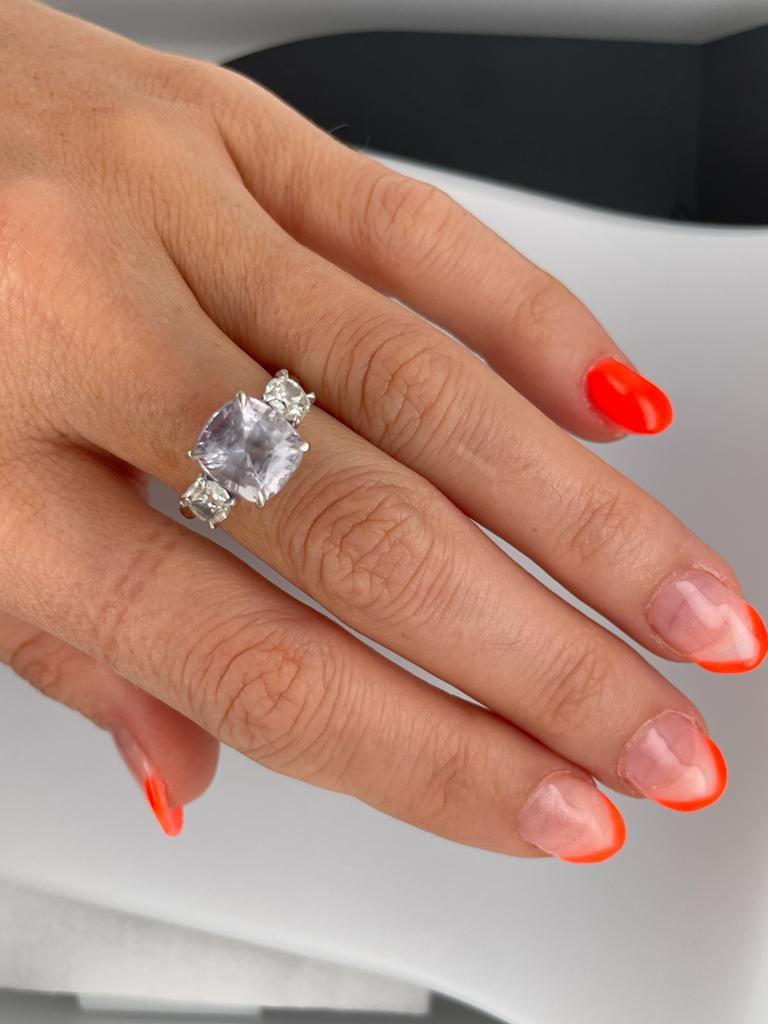 Trilogie-Ring mit 5,32 Karat violettem Saphir und Diamant im alten Minenschliff mit rosa Diamanten 6
