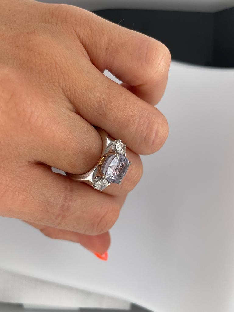 Trilogie-Ring mit 5,32 Karat violettem Saphir und Diamant im alten Minenschliff mit rosa Diamanten 7