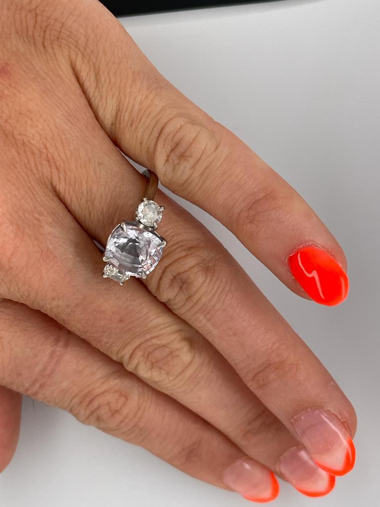 Trilogie-Ring mit 5,32 Karat violettem Saphir und Diamant im alten Minenschliff mit rosa Diamanten 11