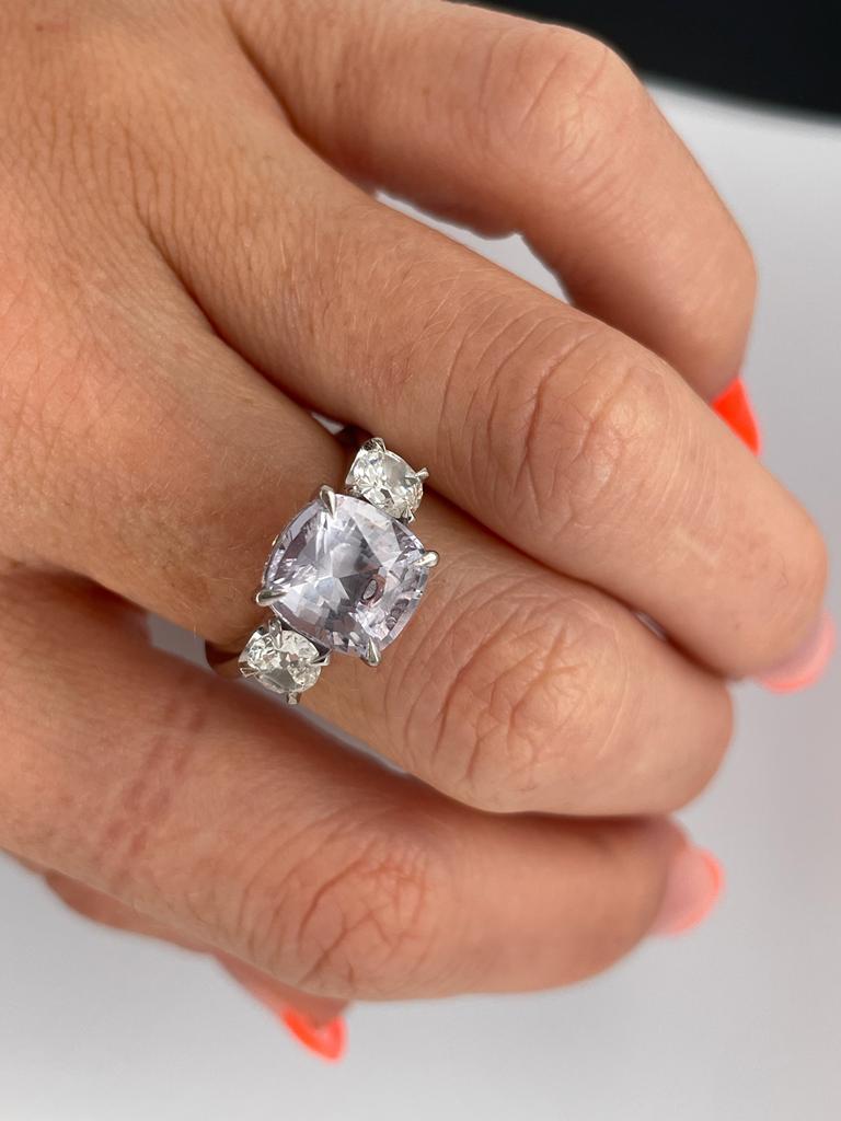 Trilogie-Ring mit 5,32 Karat violettem Saphir und Diamant im alten Minenschliff mit rosa Diamanten 13