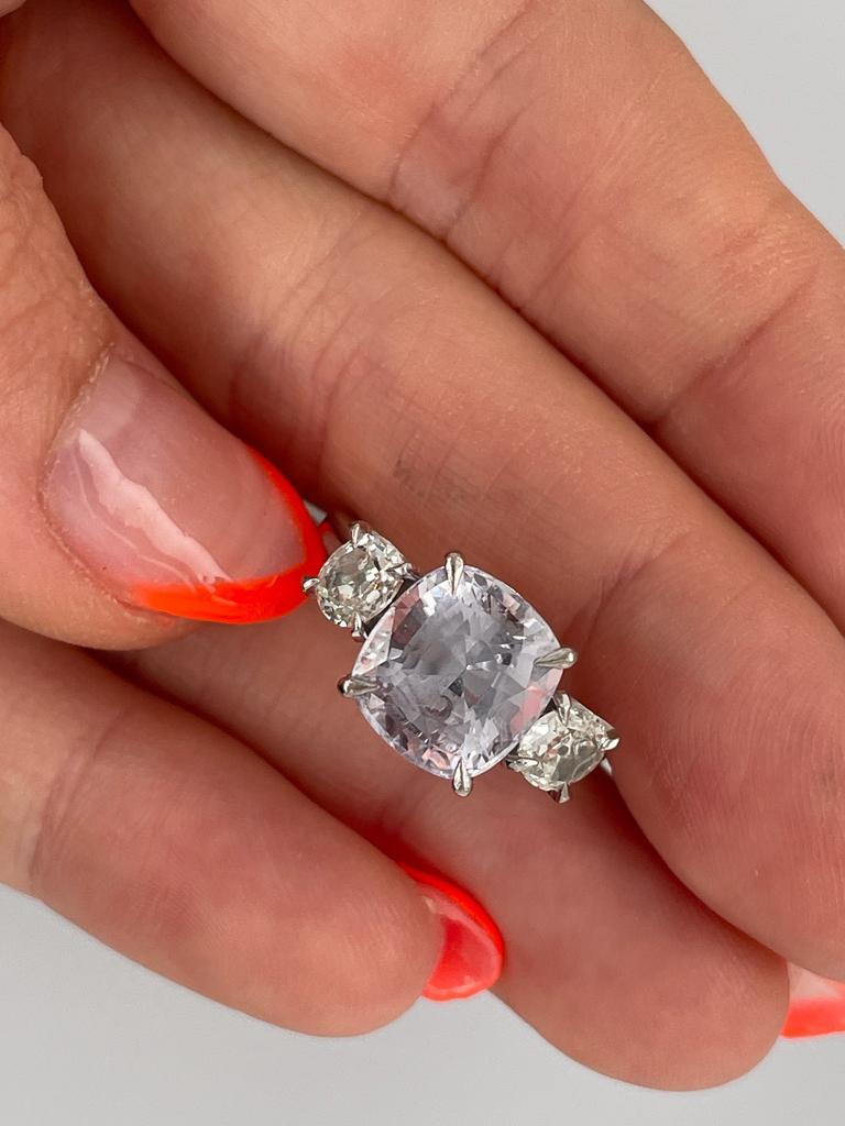 Trilogie-Ring mit 5,32 Karat violettem Saphir und Diamant im alten Minenschliff mit rosa Diamanten für Damen oder Herren