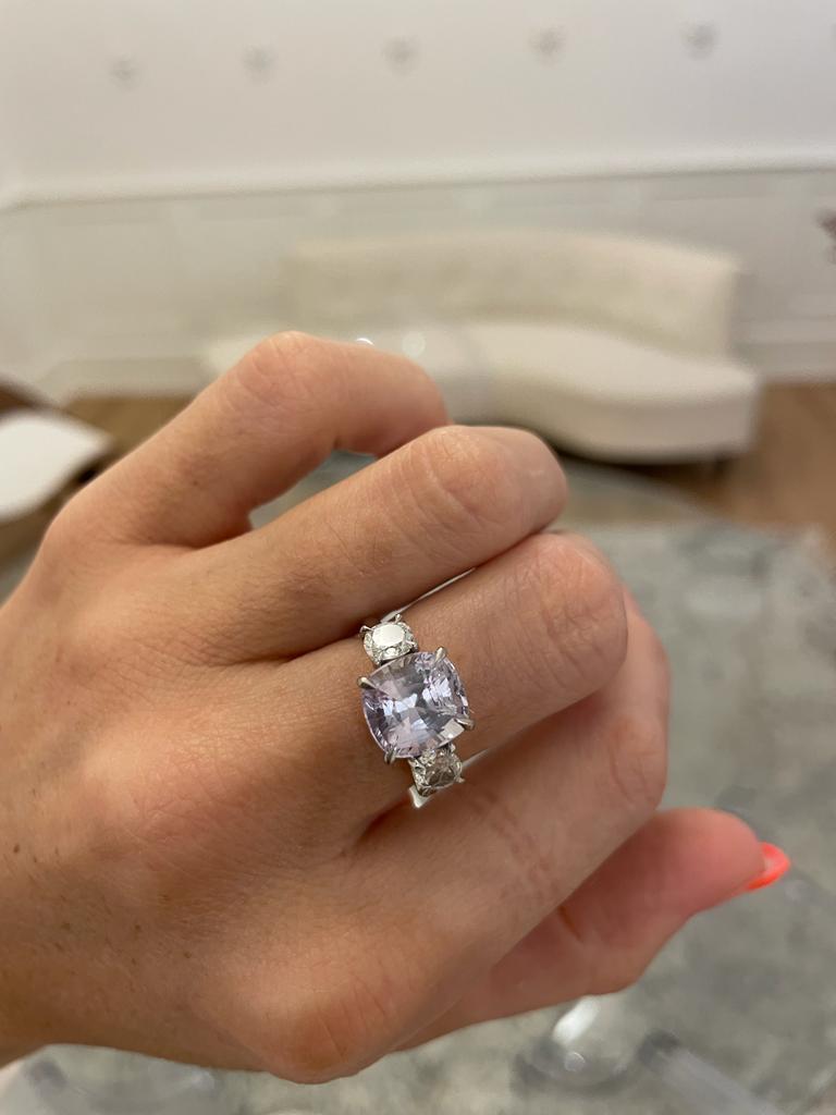 Trilogie-Ring mit 5,32 Karat violettem Saphir und Diamant im alten Minenschliff mit rosa Diamanten 1