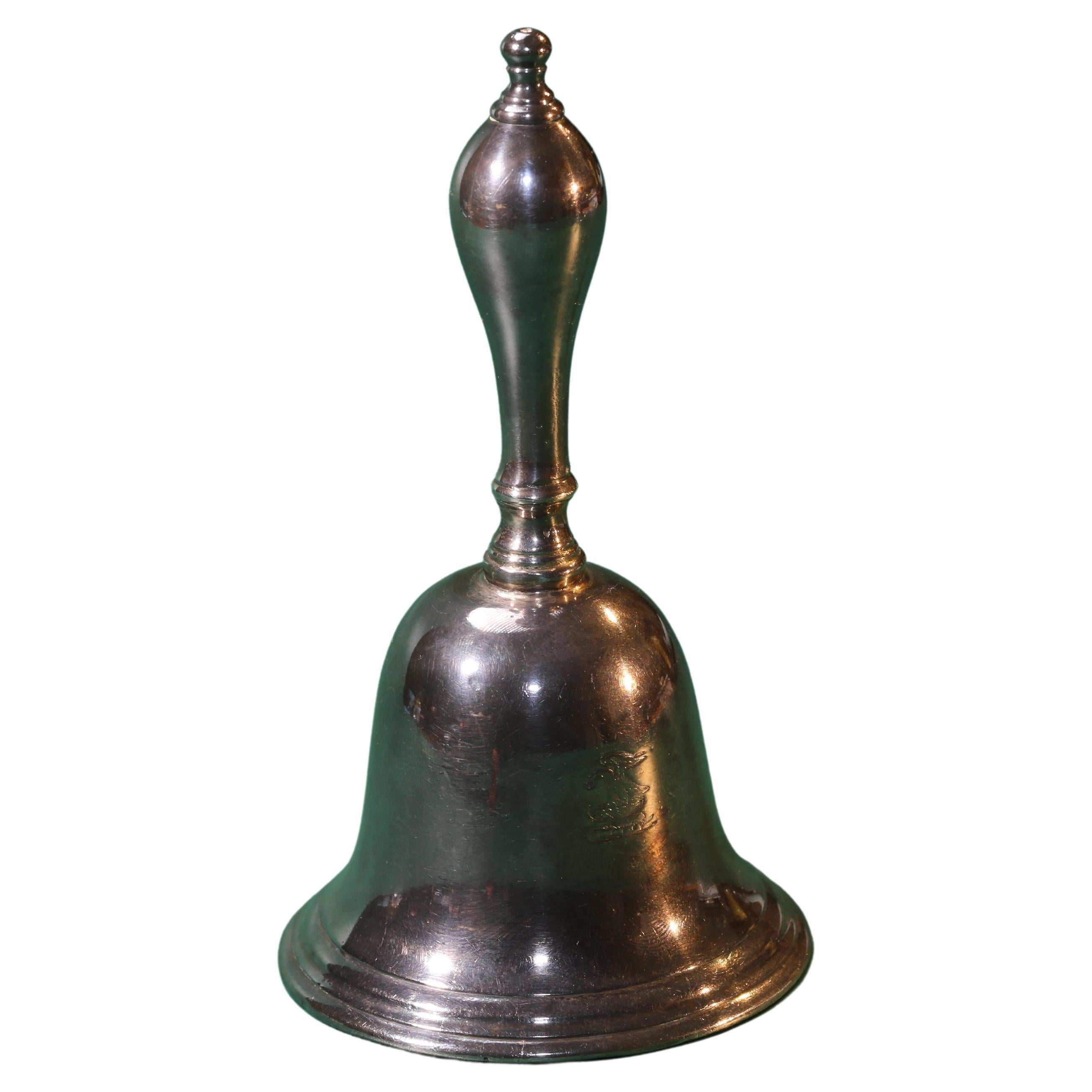 Campana de mesa de plata de Jorge II de Violet Trefusis, subasta Christie's 2012 en venta