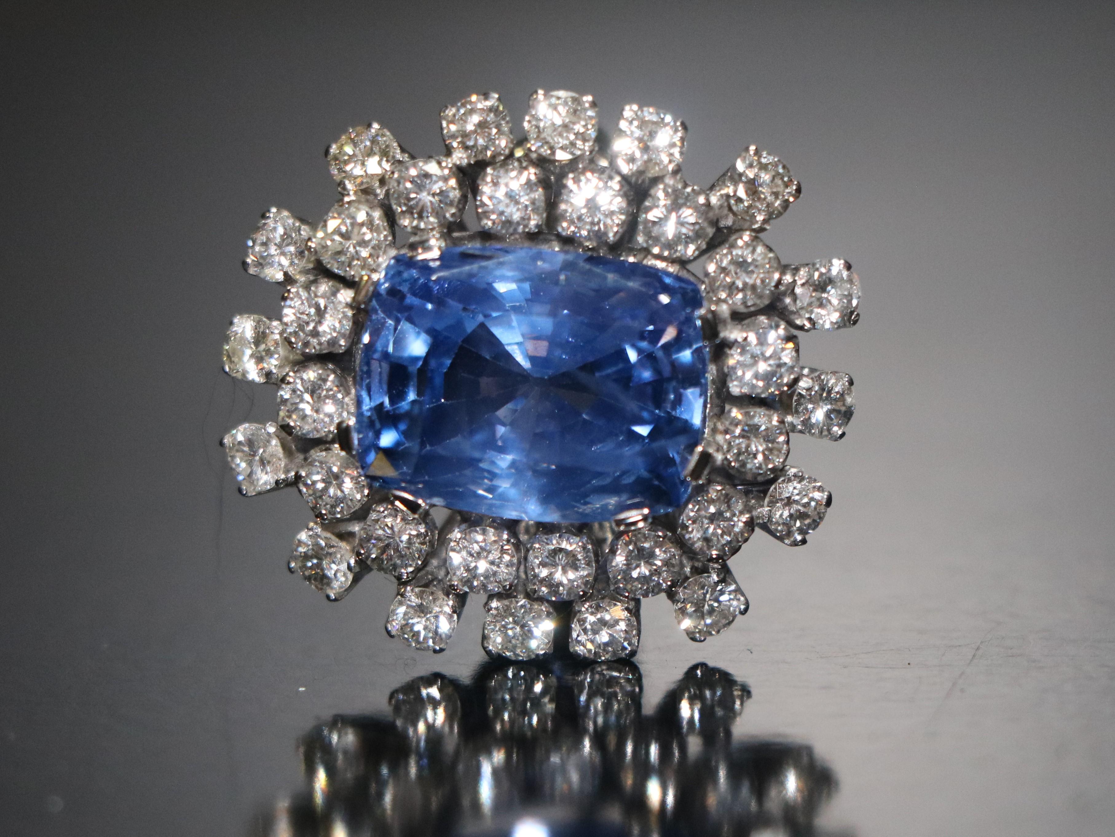 Ring mit violettem blauem Saphir im Zustand „Hervorragend“ im Angebot in Tel Aviv - Jaffa, IL