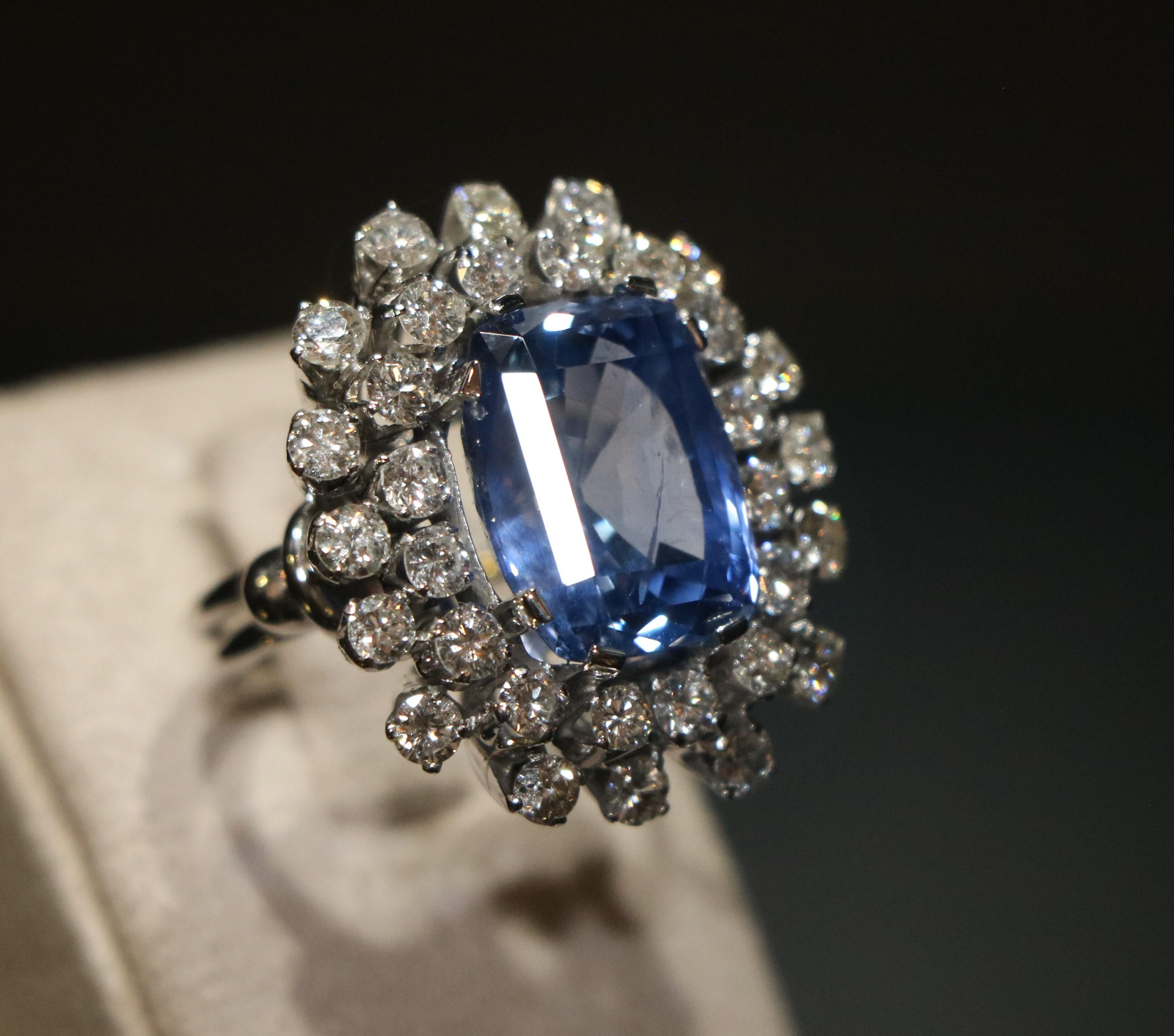 Ring mit violettem blauem Saphir Damen im Angebot