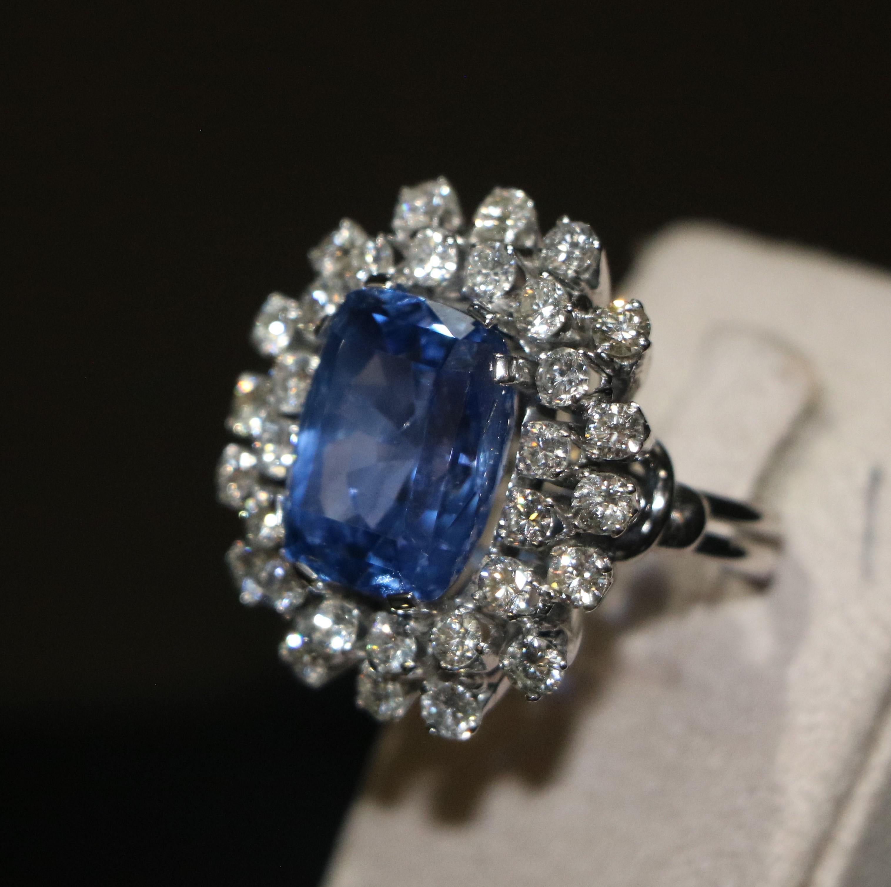 Ring mit violettem blauem Saphir im Angebot 2