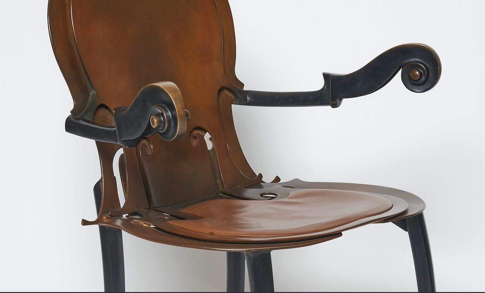 Violin Armchair In Excellent Condition For Sale In PARIS, FR