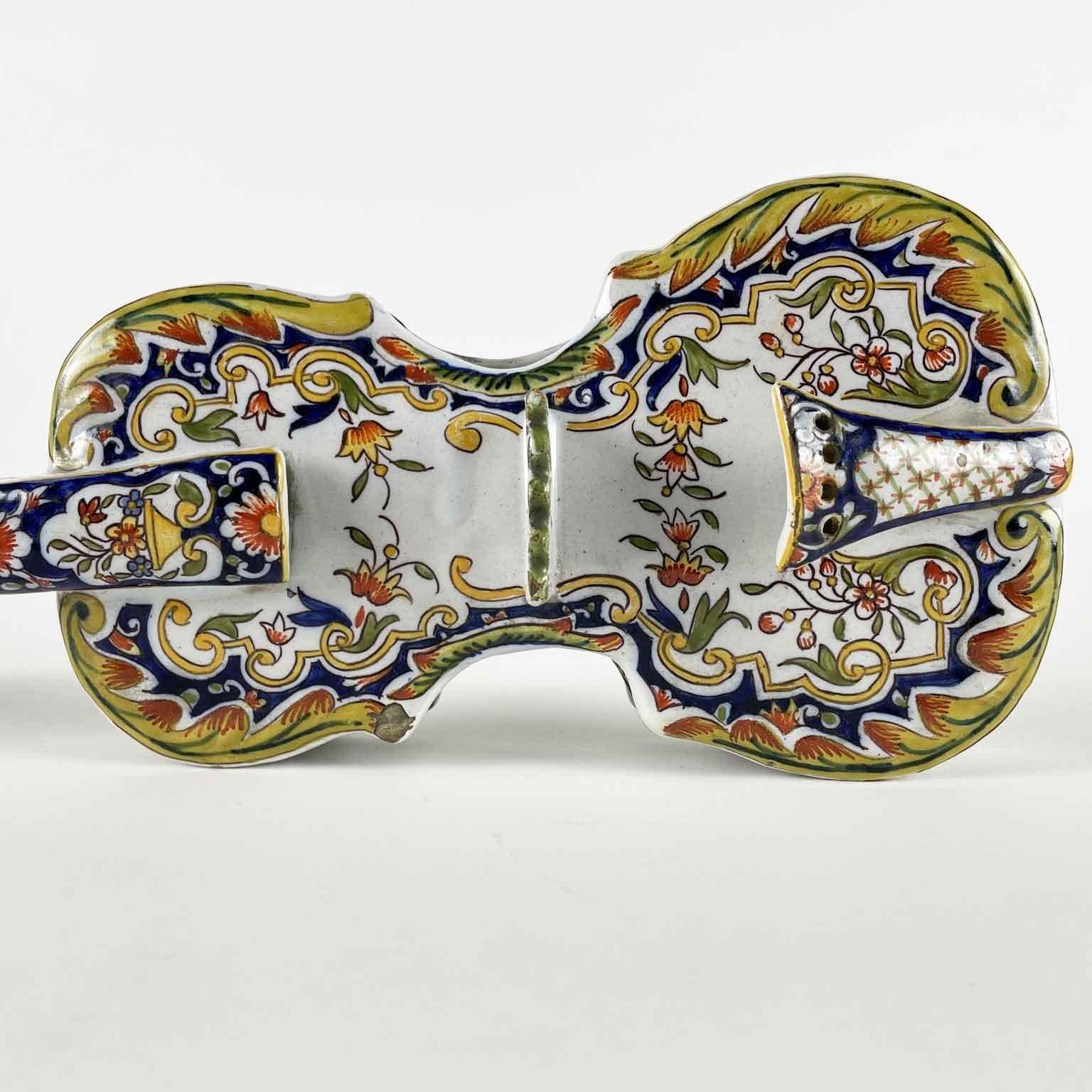 Violín En Mayólica Manufactura Rouen Principios 1800 Cerámica Musical Francesa Barroco en venta
